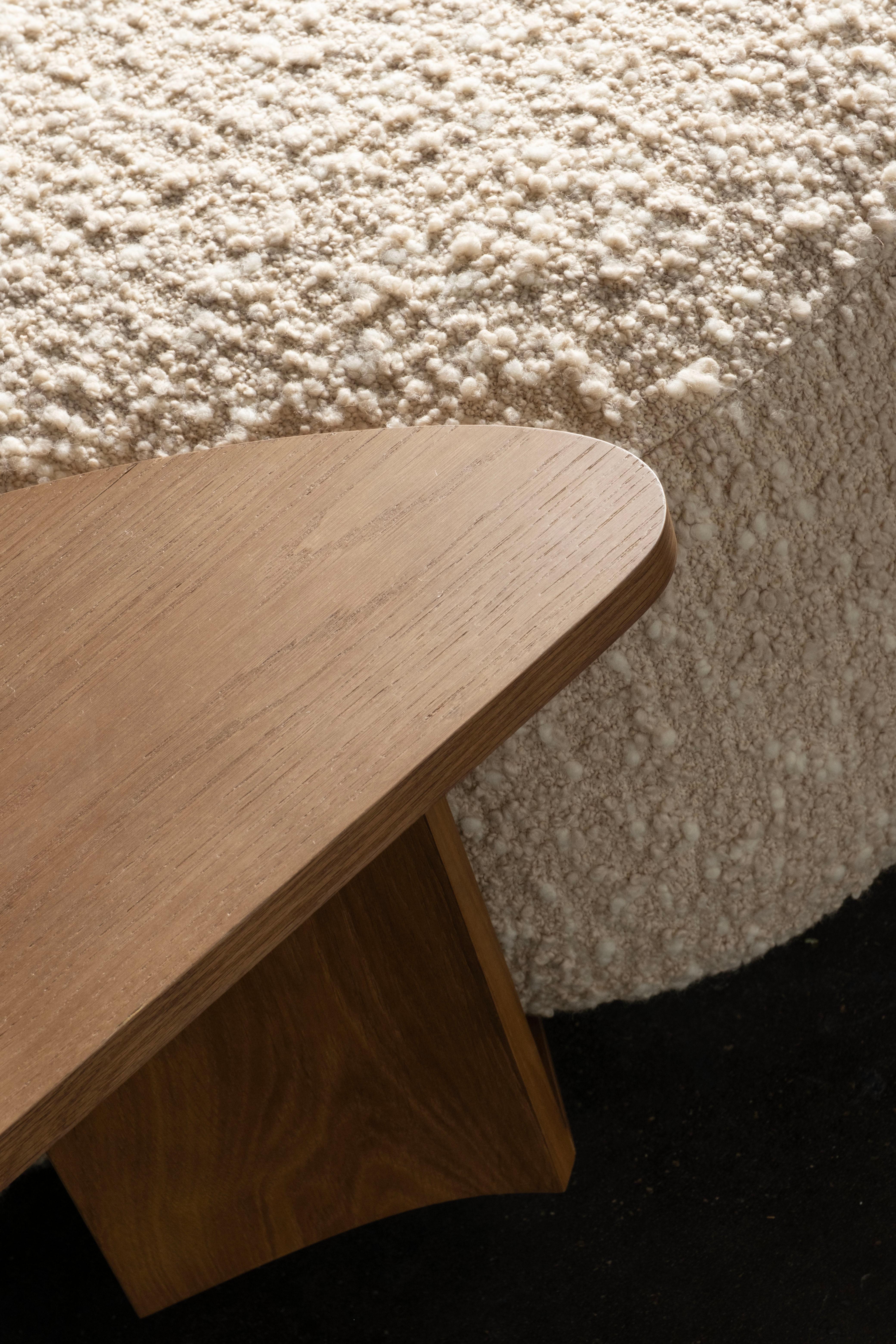Cama de día Minho moderna de mediados de siglo, lana bouclé, roble, hecha a mano por Greenapple en venta 5