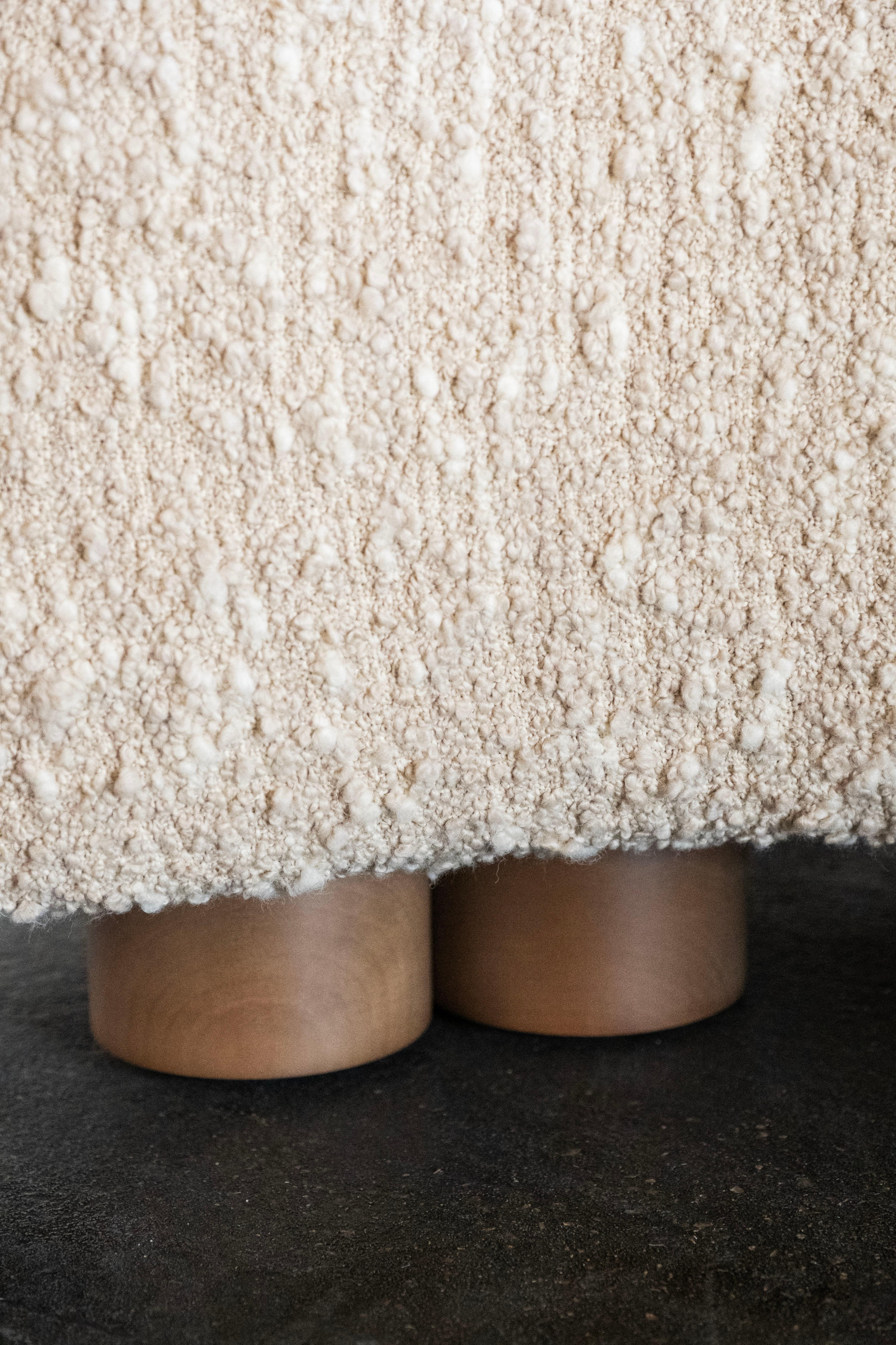 Cama de día Minho moderna de mediados de siglo, lana bouclé, roble, hecha a mano por Greenapple en venta 6