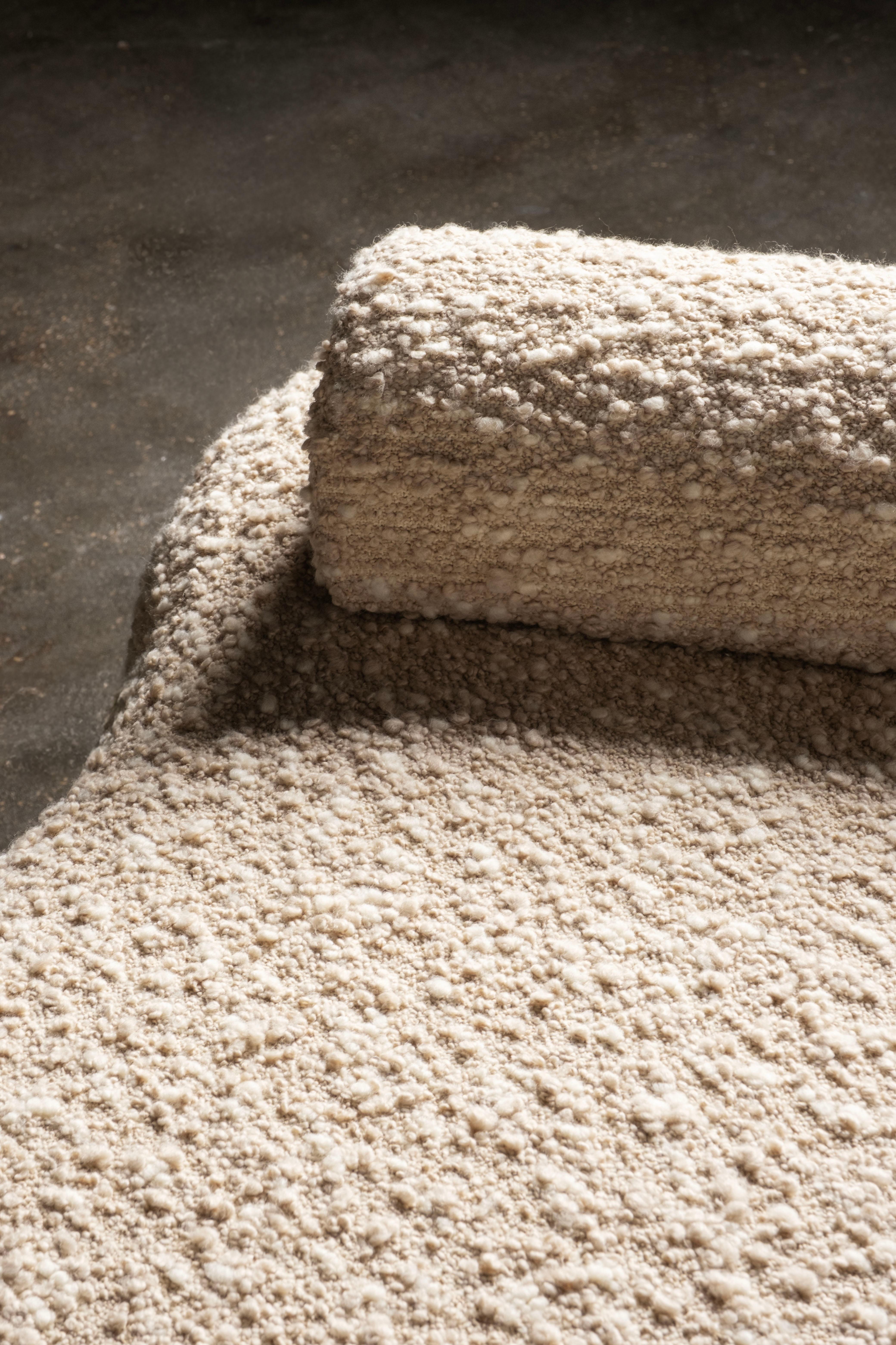 Cama de día Minho moderna de mediados de siglo, lana bouclé, roble, hecha a mano por Greenapple en venta 9