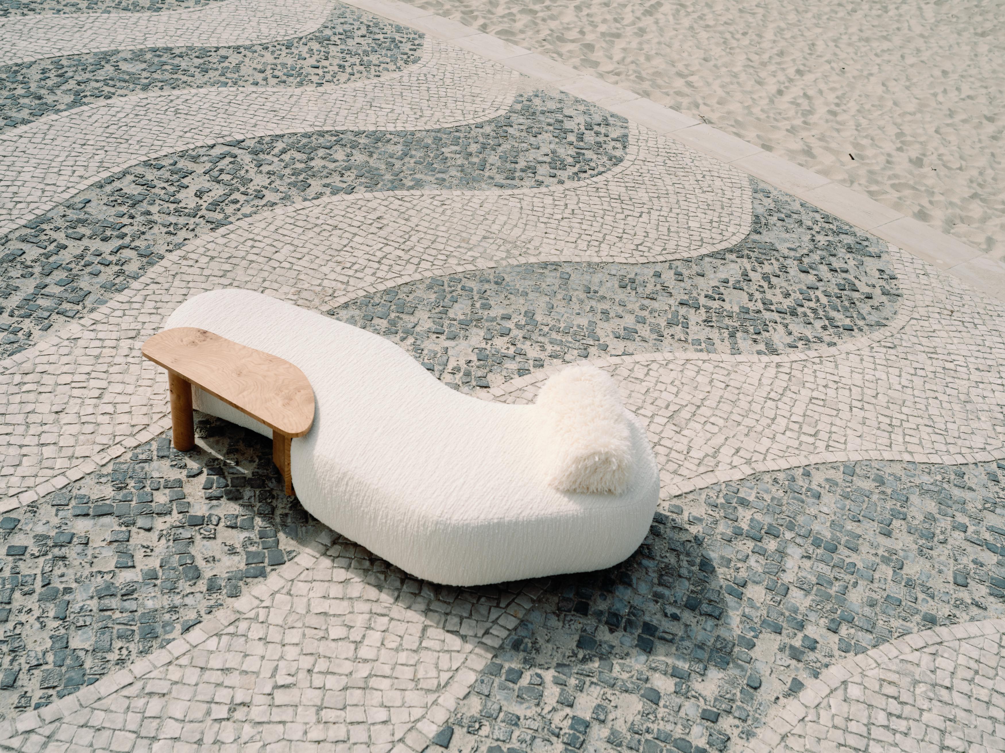 Cama de día Minho moderna de mediados de siglo, lana bouclé, roble, hecha a mano por Greenapple Hecho a mano en venta
