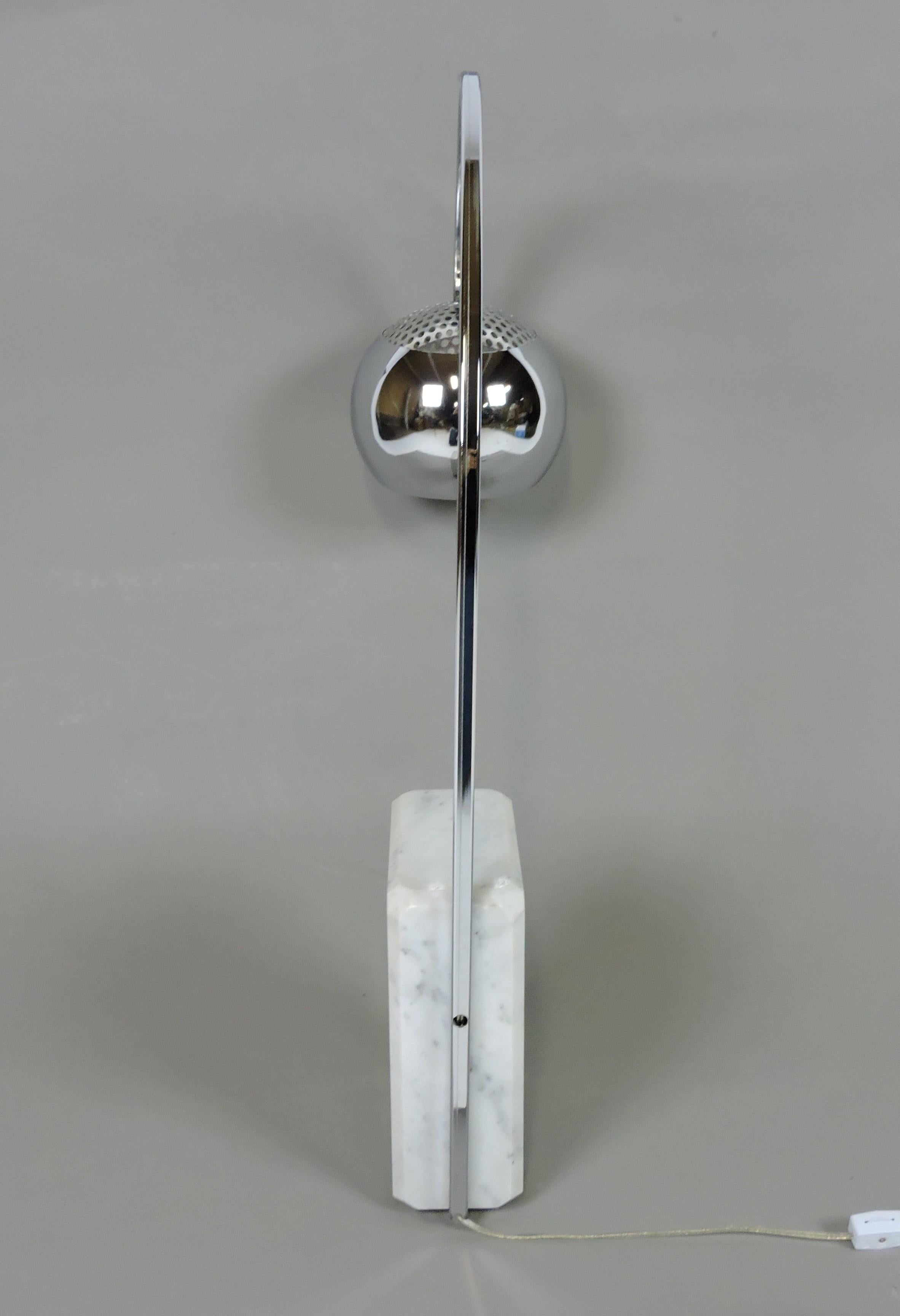 Moderne Mini-Arco-Tischlampe aus Marmor und Chrom aus der Mitte des Jahrhunderts, Castiglioni-Stil (Moderne der Mitte des Jahrhunderts) im Angebot