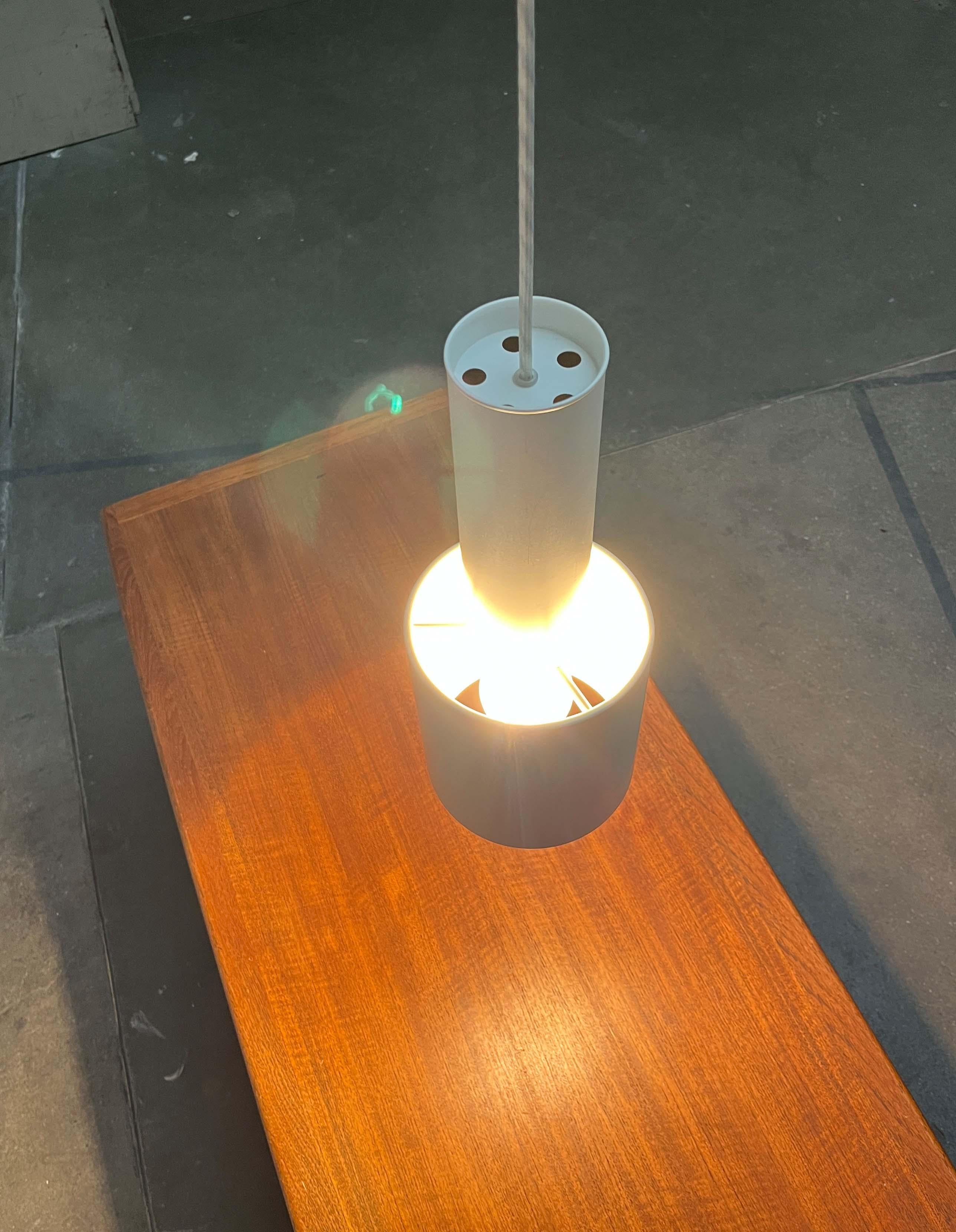 Metallo Ciondolo minimalista moderno di metà secolo A110 in metallo Alvar Aalto per Louis Poulsen in vendita