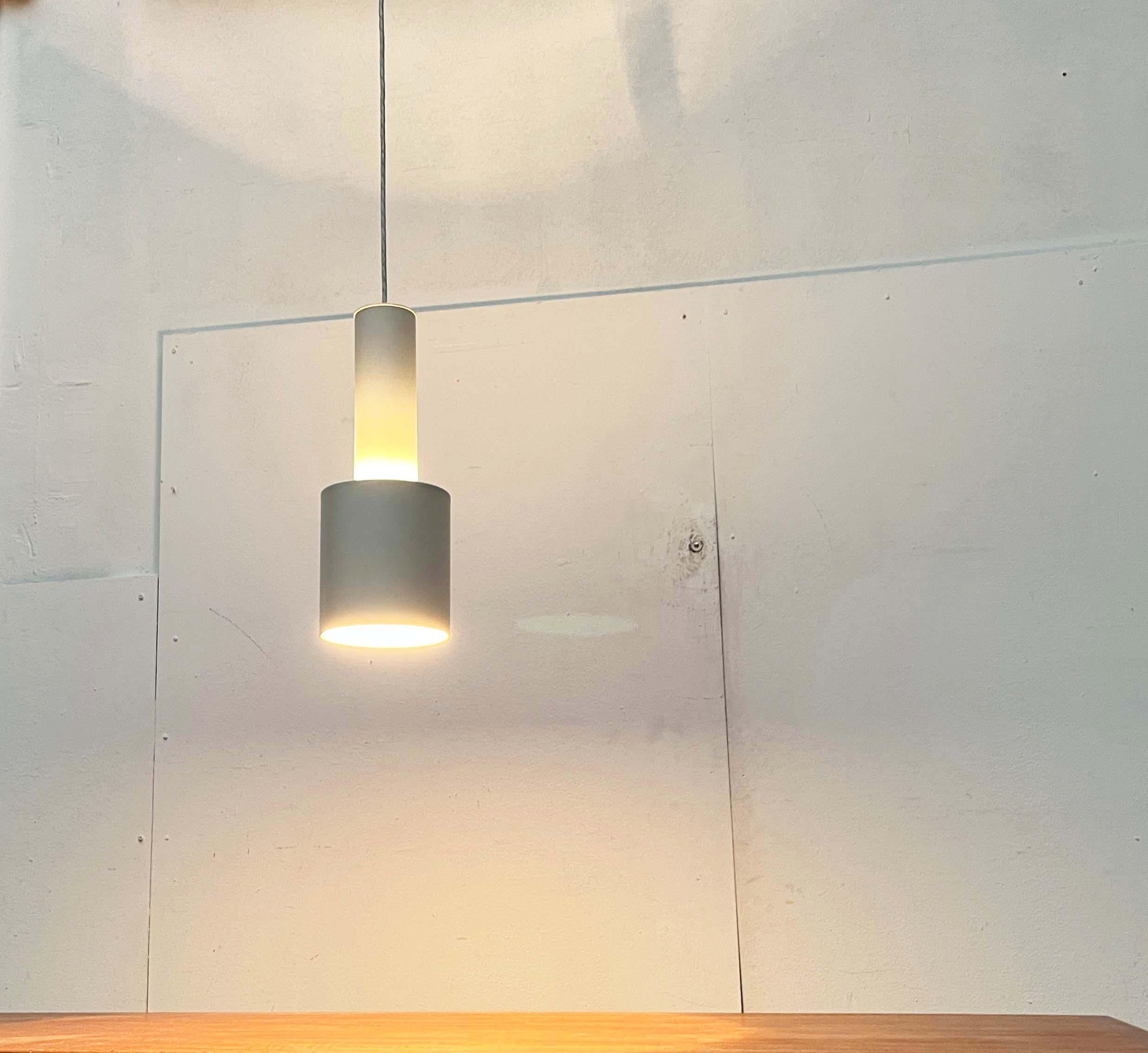 Ciondolo minimalista moderno di metà secolo A110 in metallo Alvar Aalto per Louis Poulsen in vendita 2
