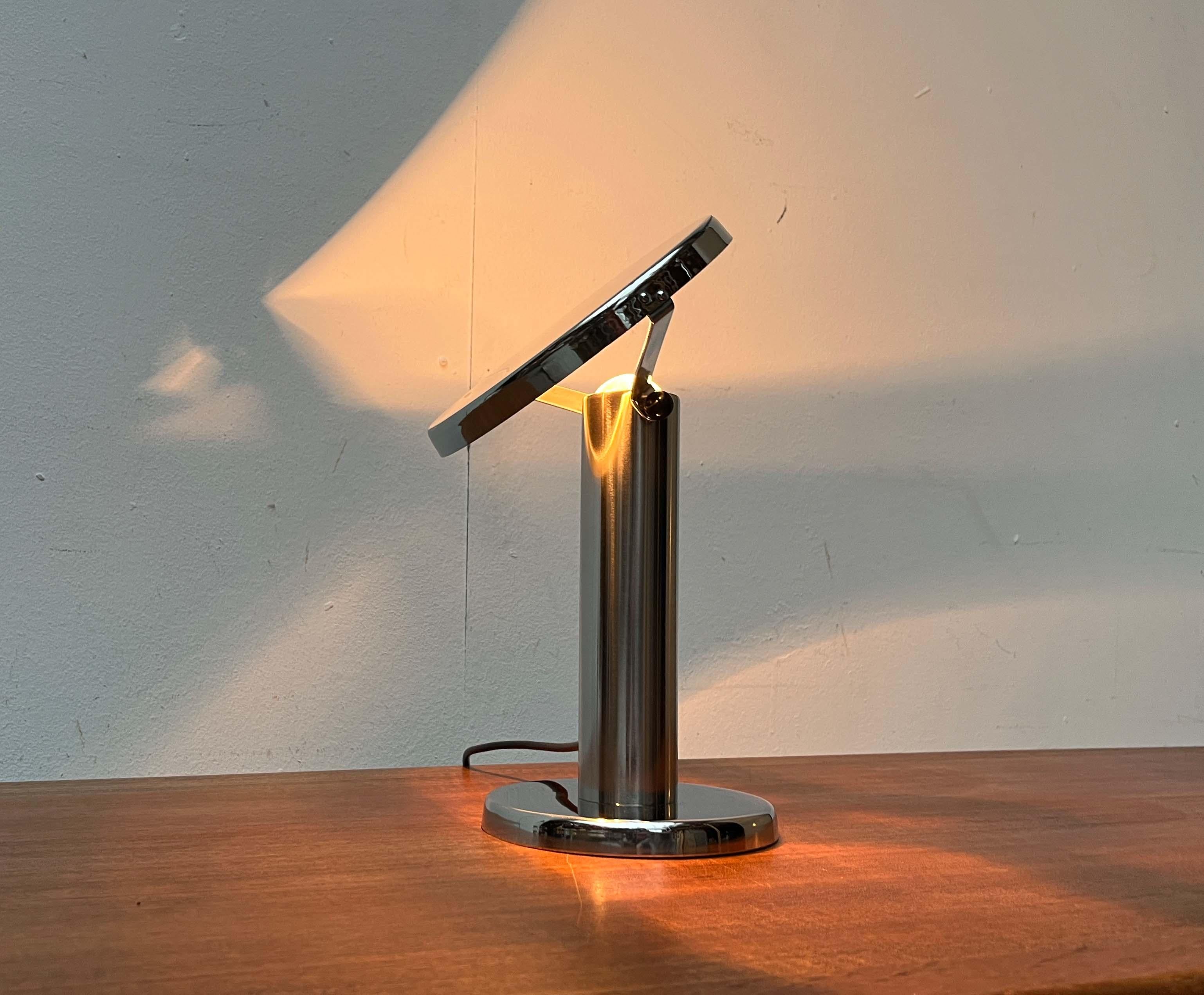 Mid-Century Modern Minimalist adjustable Table Lamp, 1960s im Angebot 3