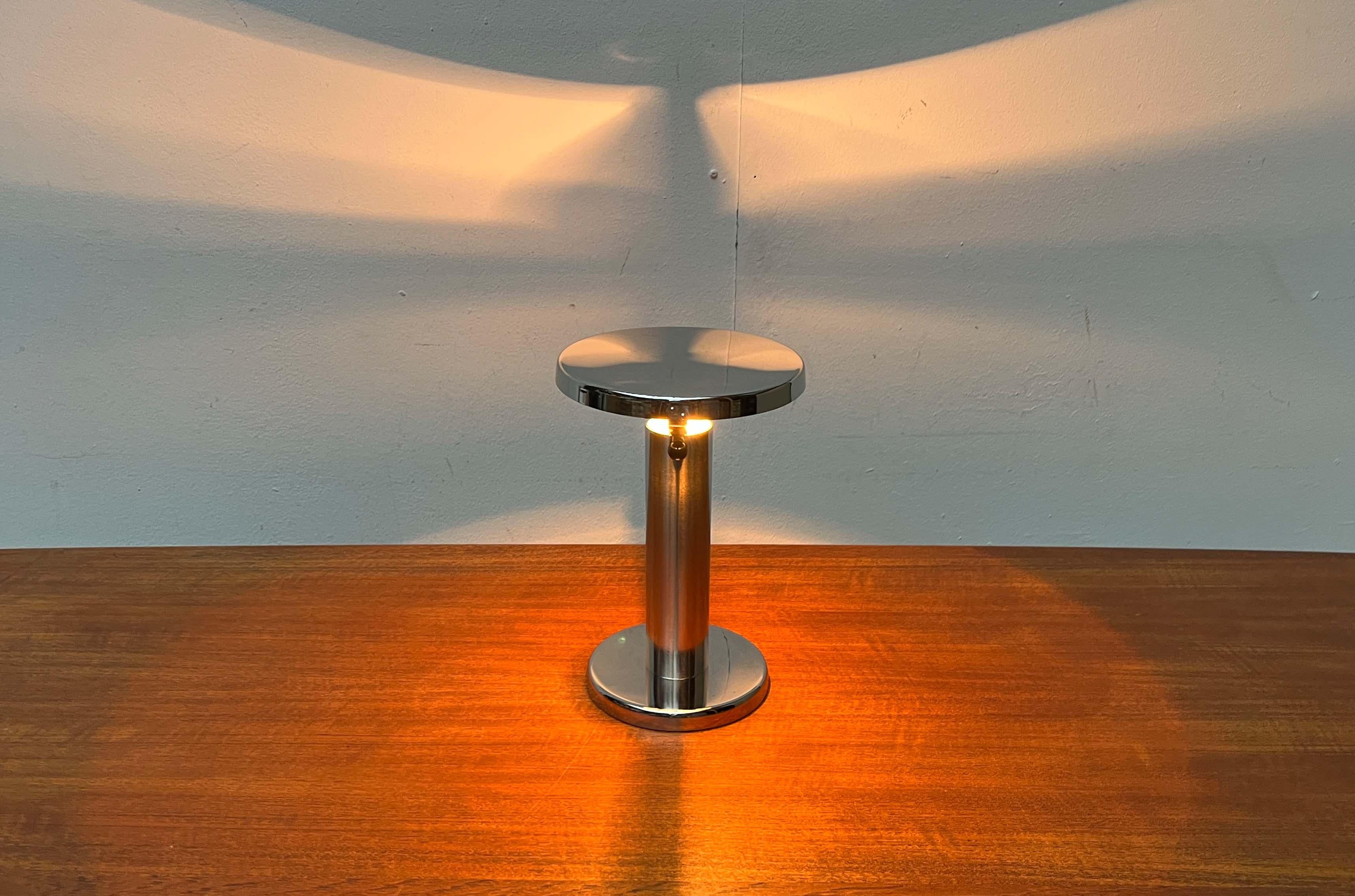 Mid-Century Modern Minimalist adjustable Table Lamp, 1960s im Angebot 6