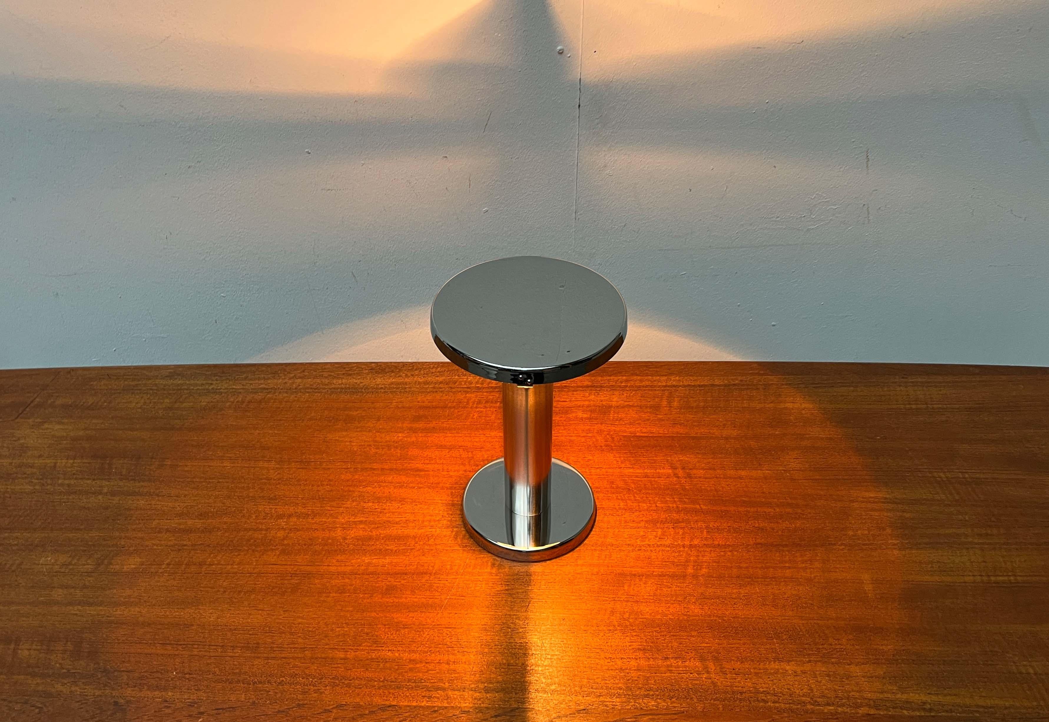 Mid-Century Modern Minimalist adjustable Table Lamp, 1960s im Angebot 7