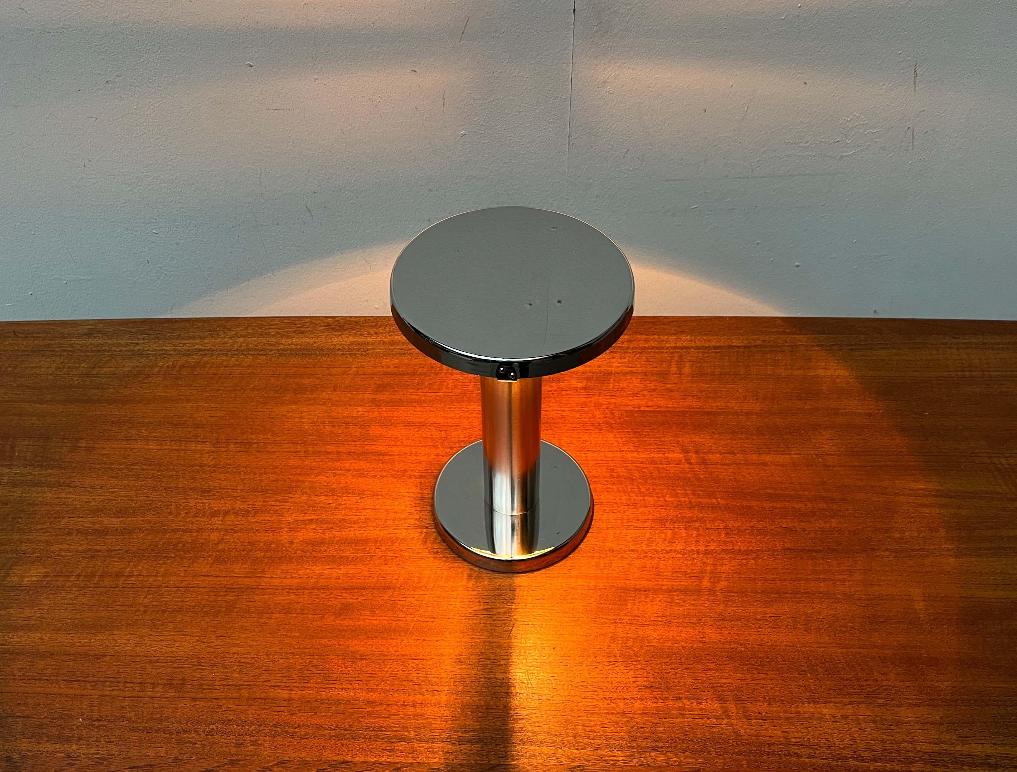 Mid-Century Modern Minimalist adjustable Table Lamp, 1960s im Angebot 8