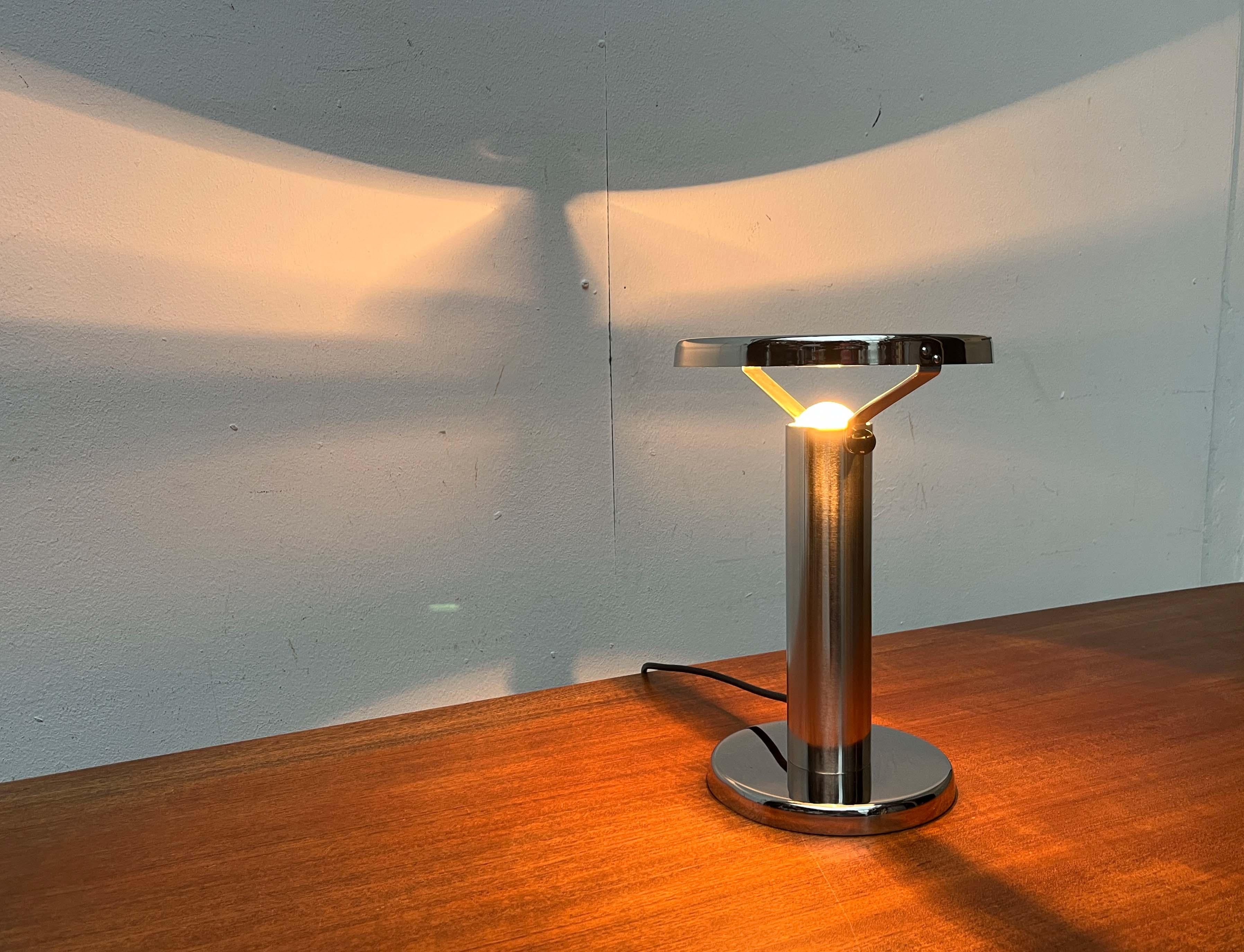 Mid-Century Modern Minimalist adjustable Table Lamp, 1960s im Angebot 11