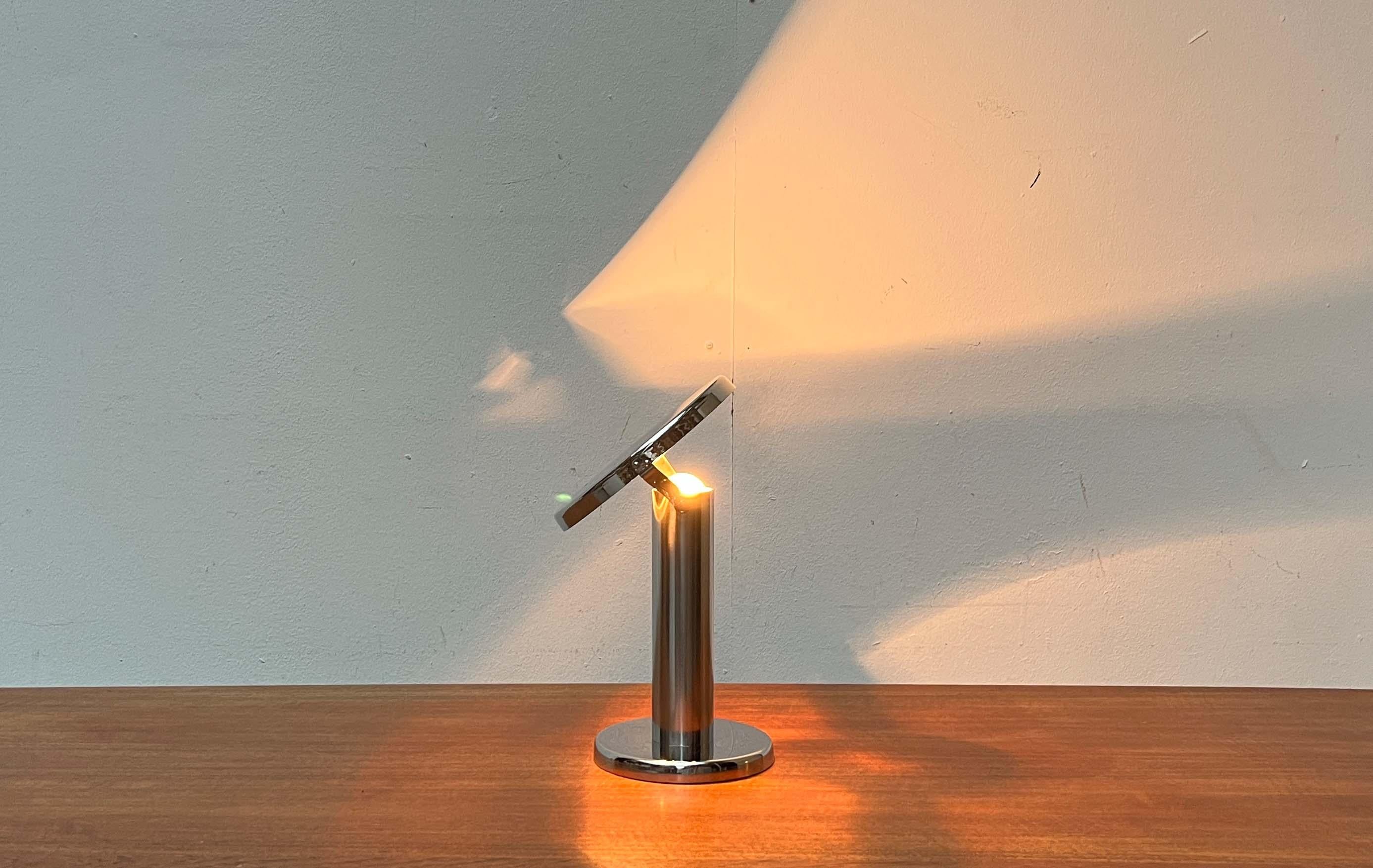 Mid-Century Modern Minimalist adjustable Table Lamp, 1960s im Zustand „Gut“ im Angebot in Hamburg, DE
