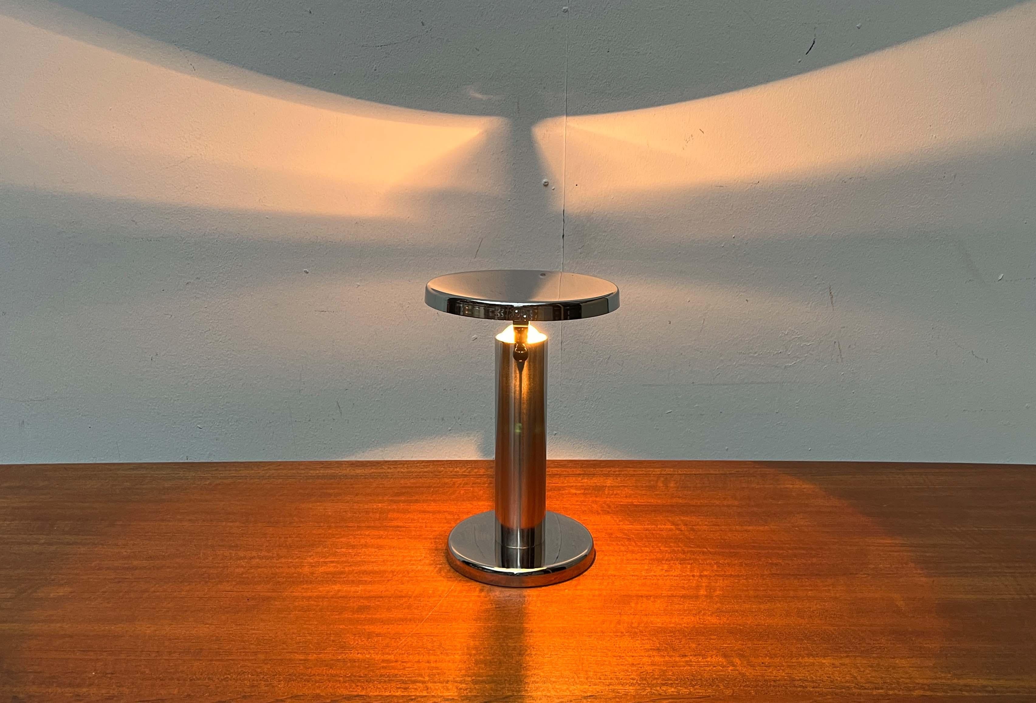 Mid-Century Modern Minimalist adjustable Table Lamp, 1960s (Mitte des 20. Jahrhunderts) im Angebot