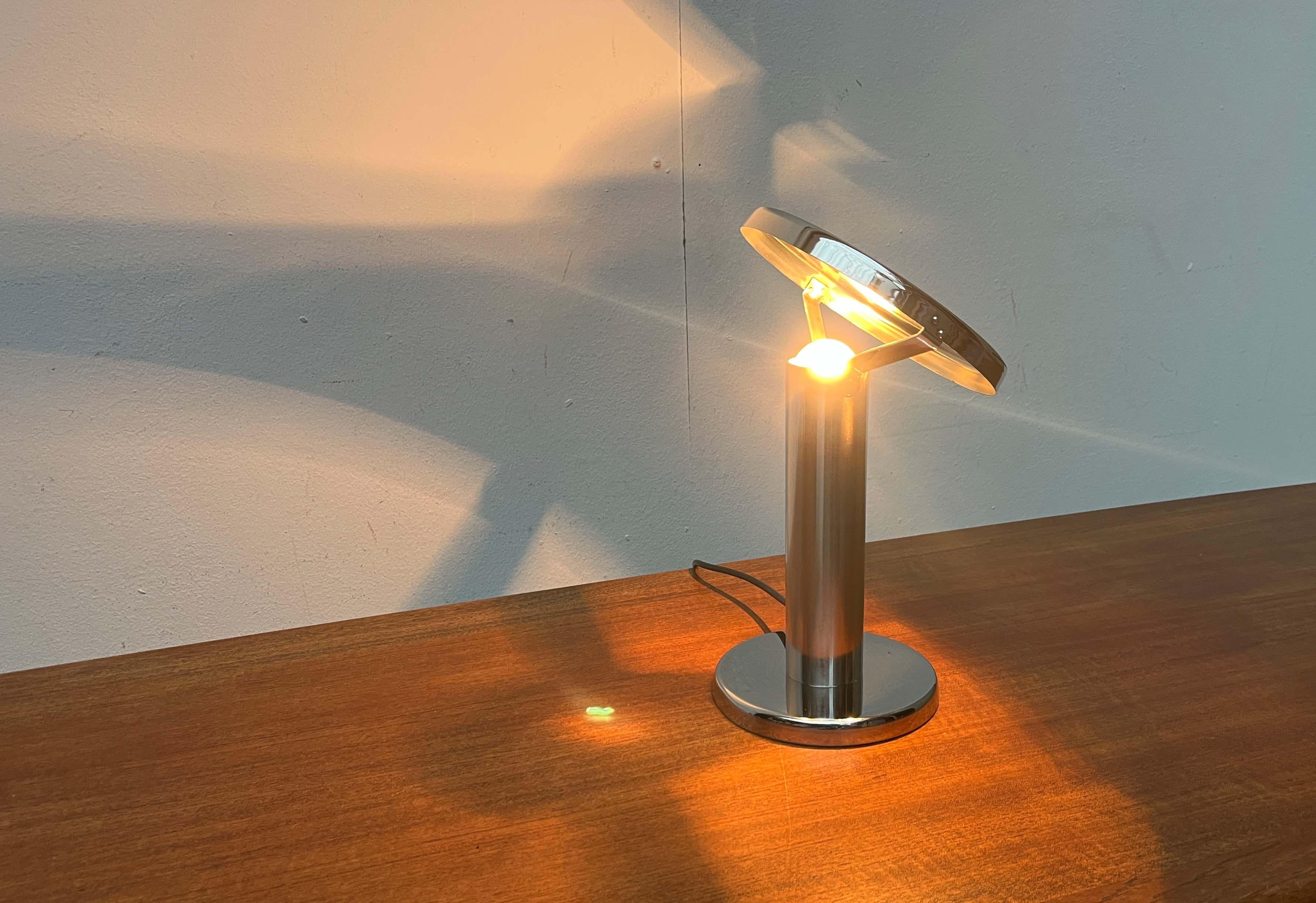 Mid-Century Modern Minimalist adjustable Table Lamp, 1960s (Metall) im Angebot