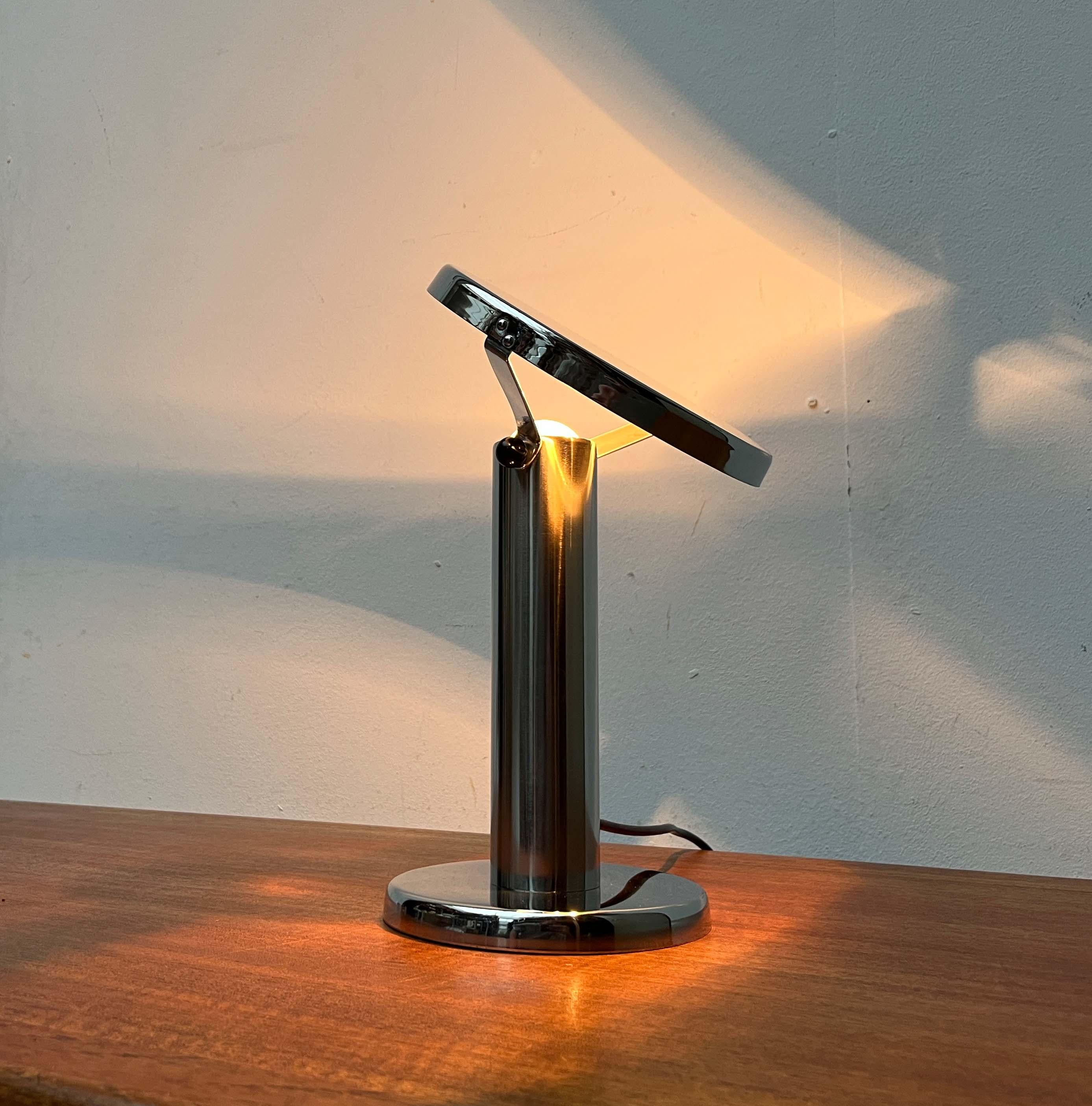 Mid-Century Modern Minimalist adjustable Table Lamp, 1960s im Angebot 1