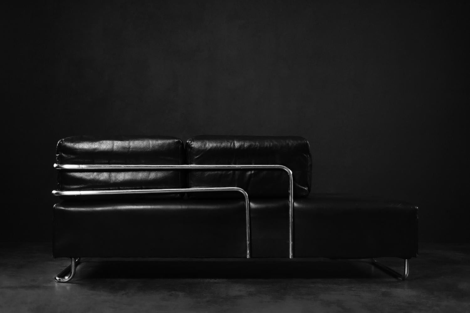 Mid-Century Modern Minimalist Black Leather Daybed Sofa with Tubular Steel Frame 8