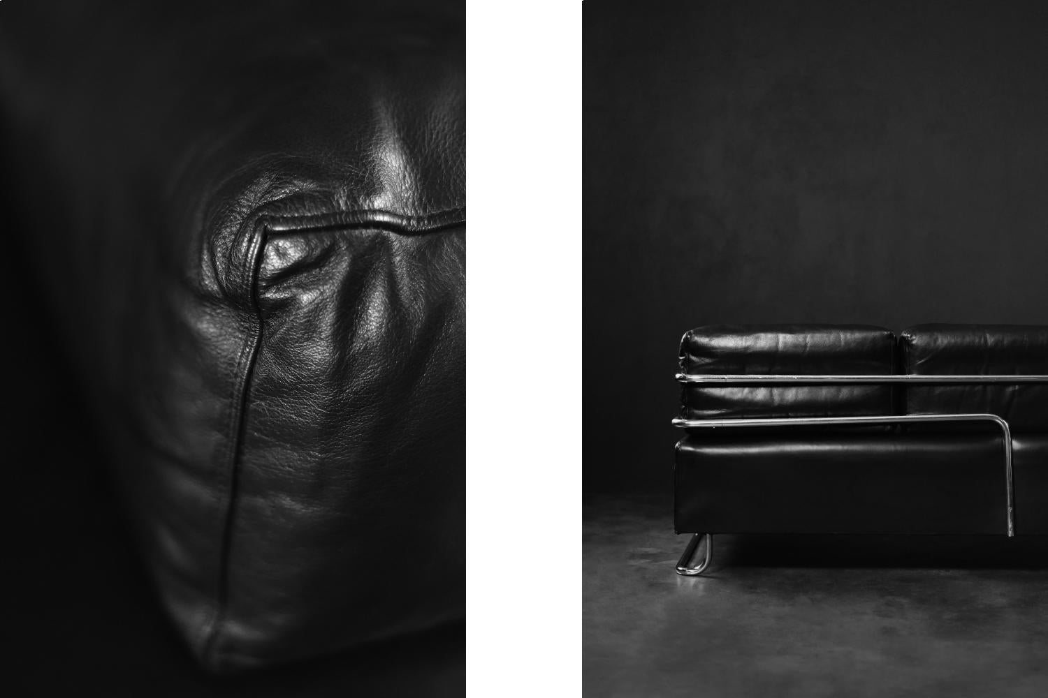 Late 20th Century Mid-Century Modern Minimalist Black Leather Daybed Sofa with Tubular Steel Frame
