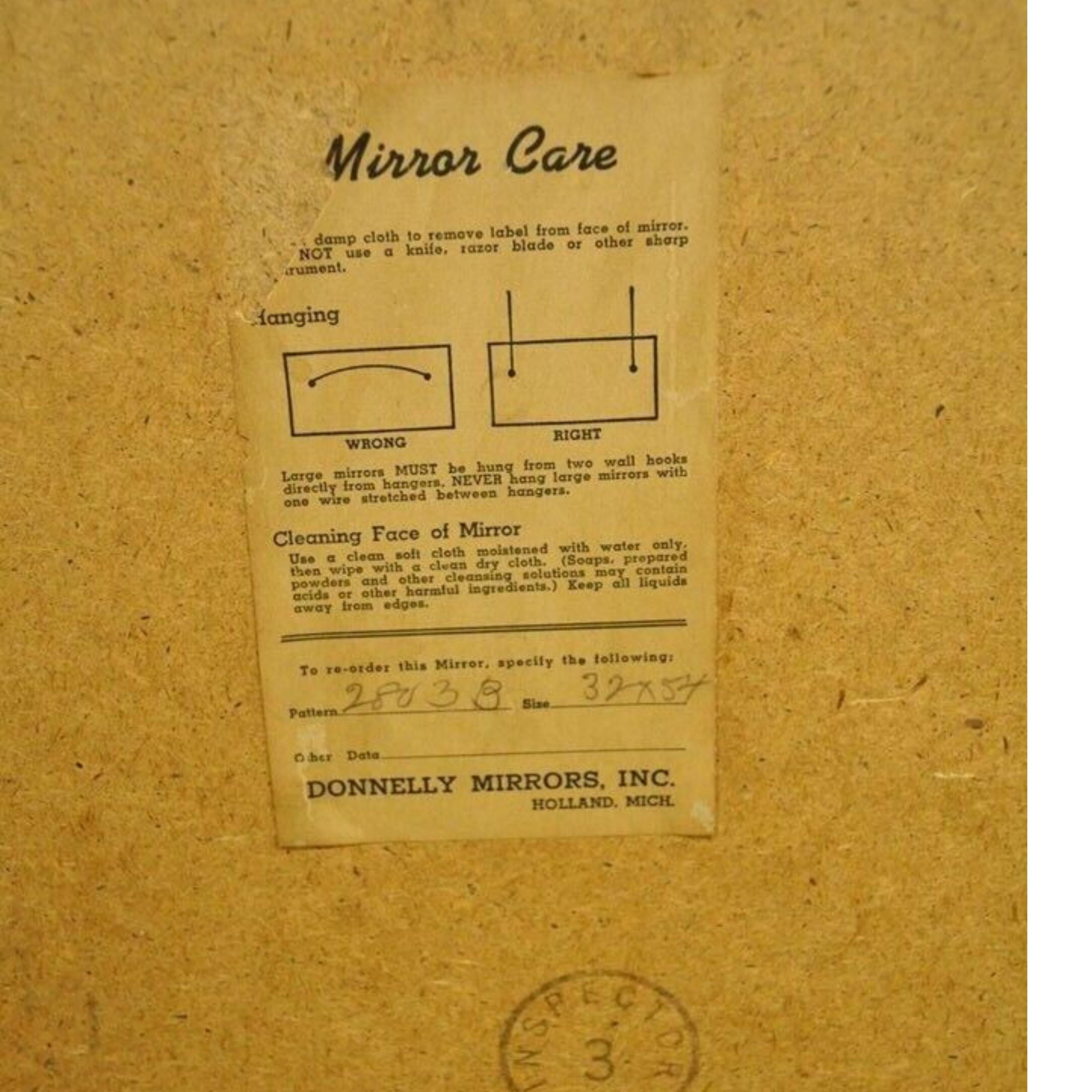 Espejo Minimalista de Cristal Biselado en Tono Latón Estilo Paul McCobb Moderno de Mitad de Siglo en venta 3