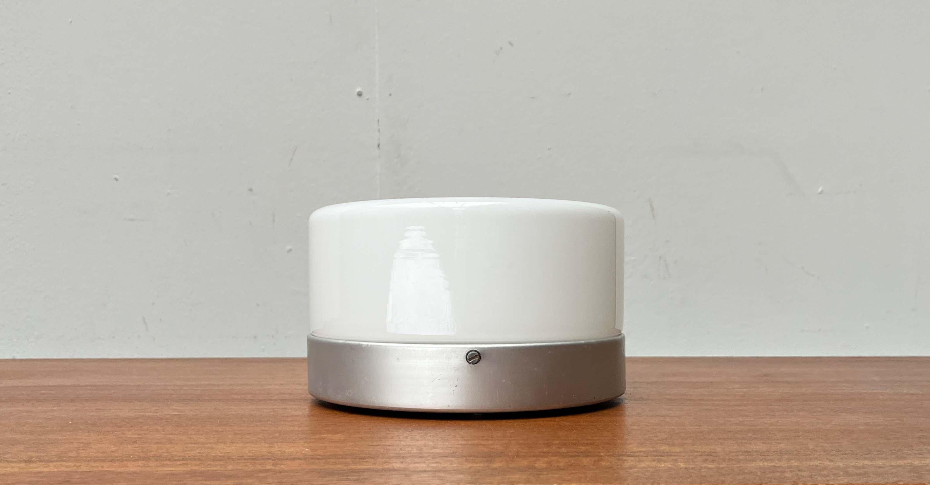 Empotrable minimalista moderno de mediados de siglo SLO Sähköliikkeiden Oy Finlandia Años 60 Moderno de mediados de siglo en venta