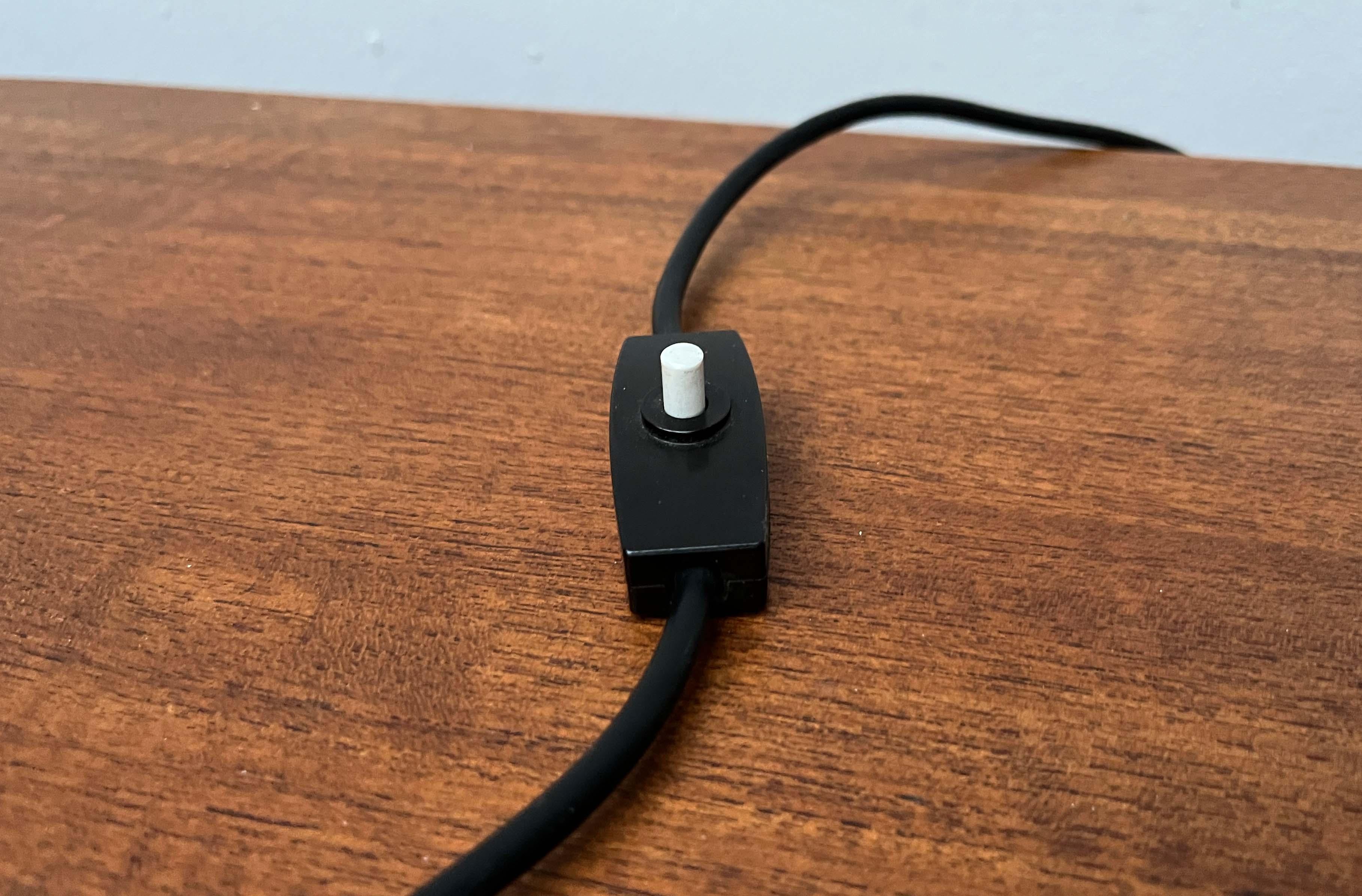 Lámpara de Sobremesa Minimalista de Embudo Moderno de Mediados de Siglo, Años 60 en venta 10