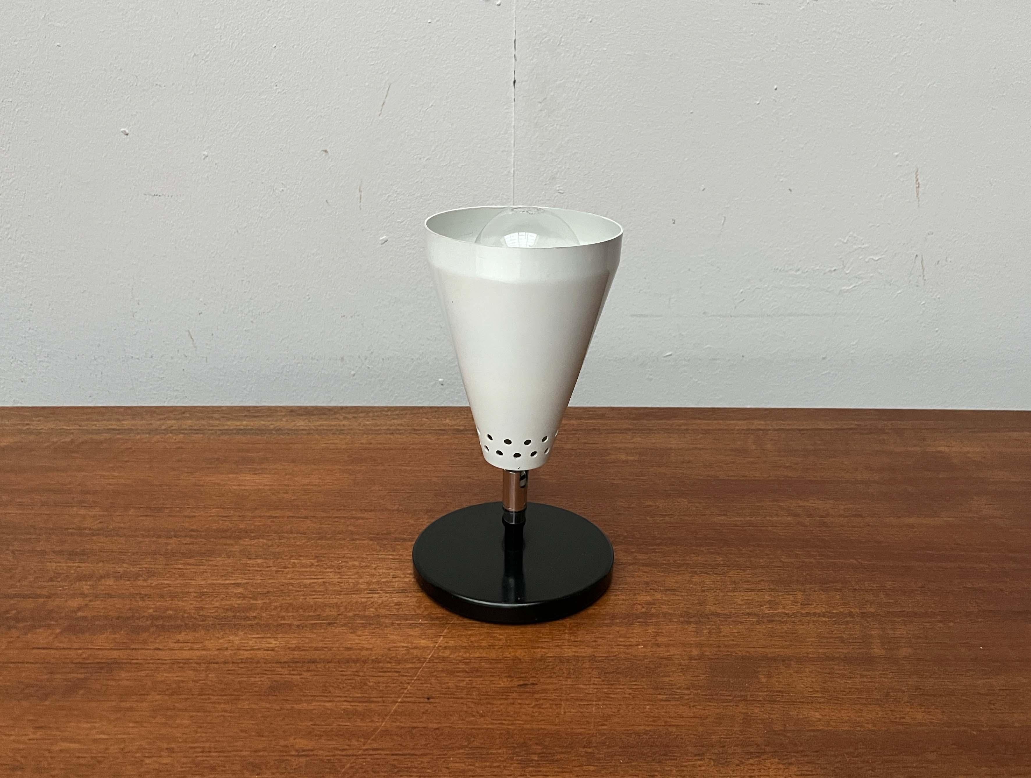 Lámpara de Sobremesa Minimalista de Embudo Moderno de Mediados de Siglo, Años 60 Metal en venta
