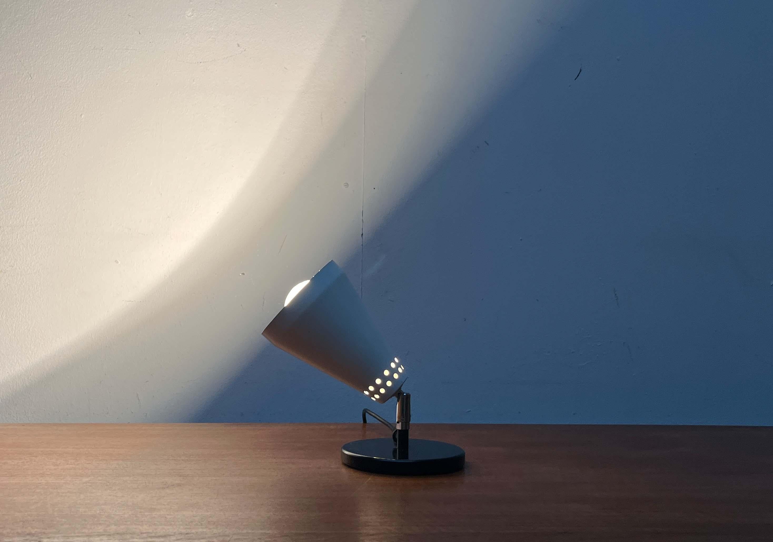 Lámpara de Sobremesa Minimalista de Embudo Moderno de Mediados de Siglo, Años 60 en venta 1