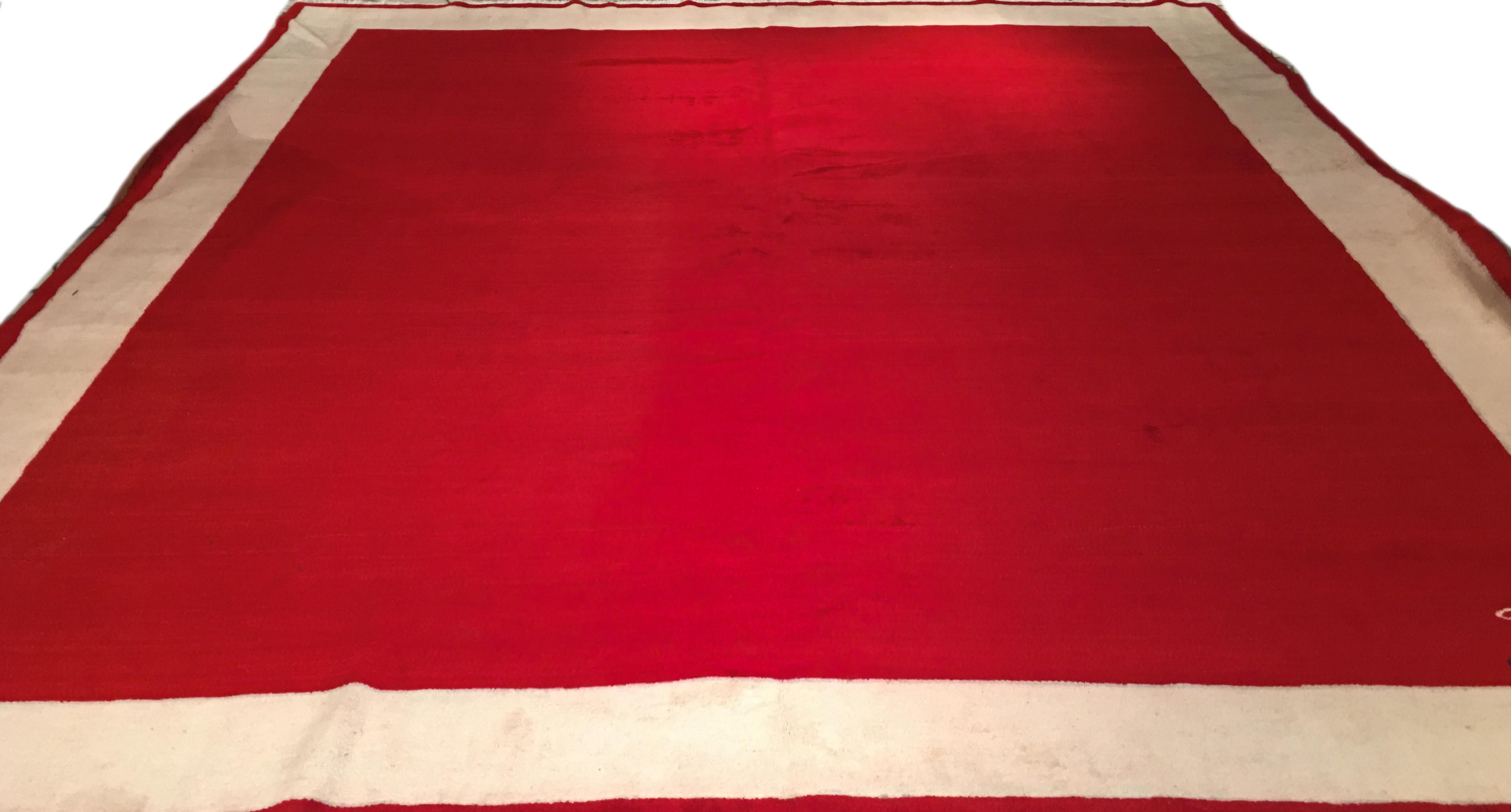 Tappeto quadrato grande rosso indiano minimalista di metà secolo con monogrammi LS in vendita 5
