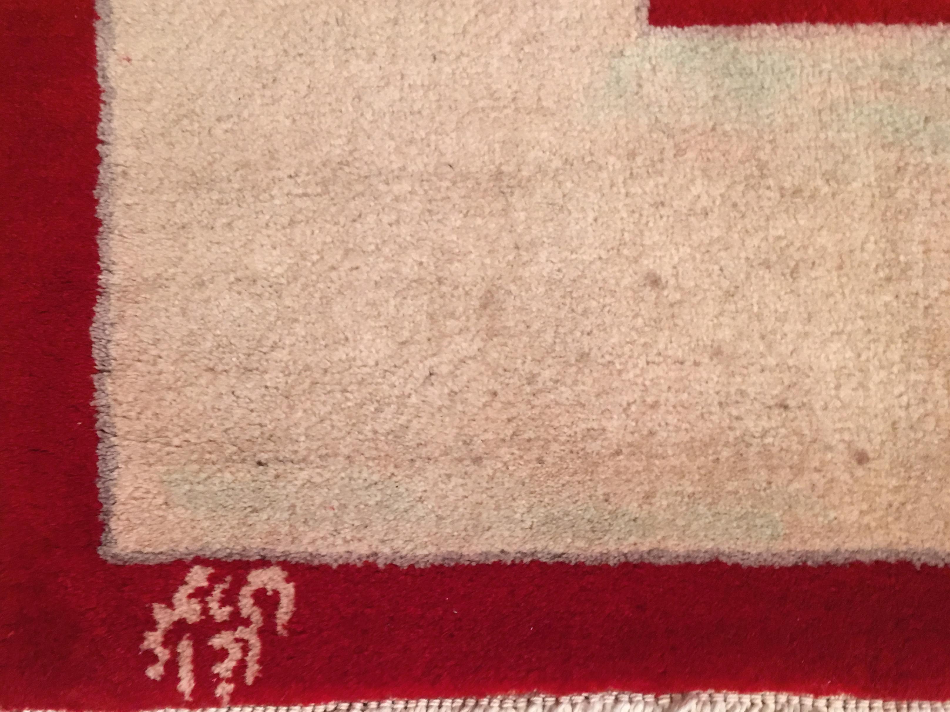 Tappeto quadrato grande rosso indiano minimalista di metà secolo con monogrammi LS in vendita 1