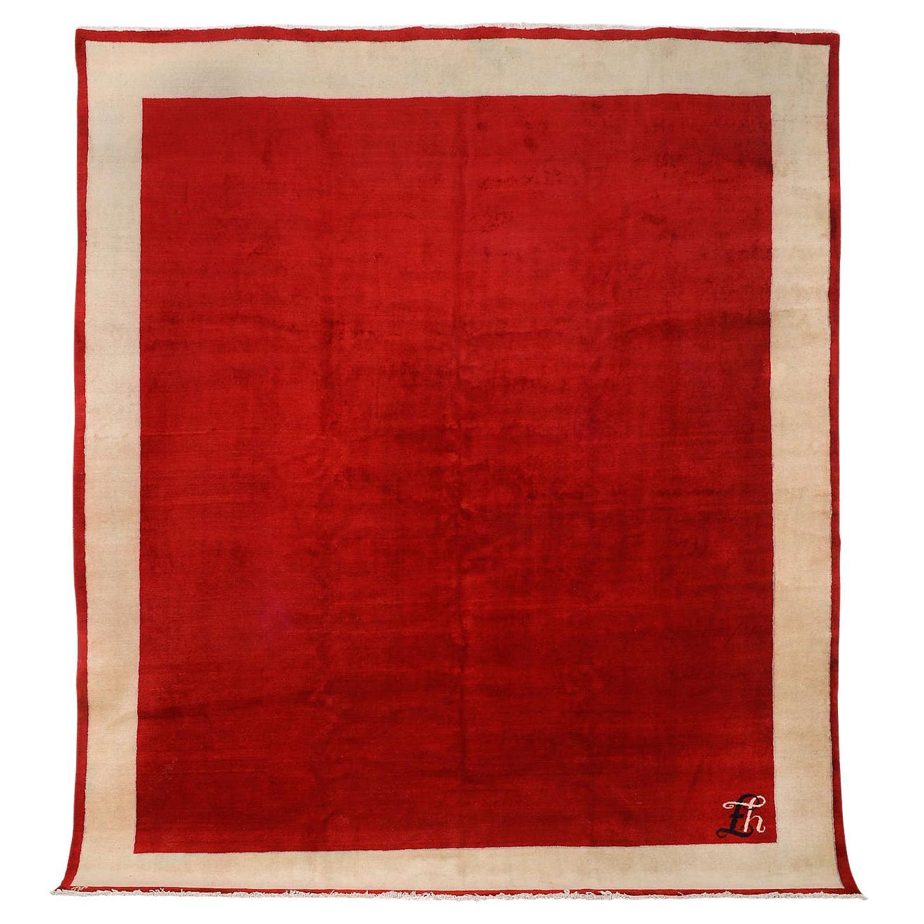 Tappeto quadrato grande rosso indiano minimalista di metà secolo con monogrammi LS in vendita