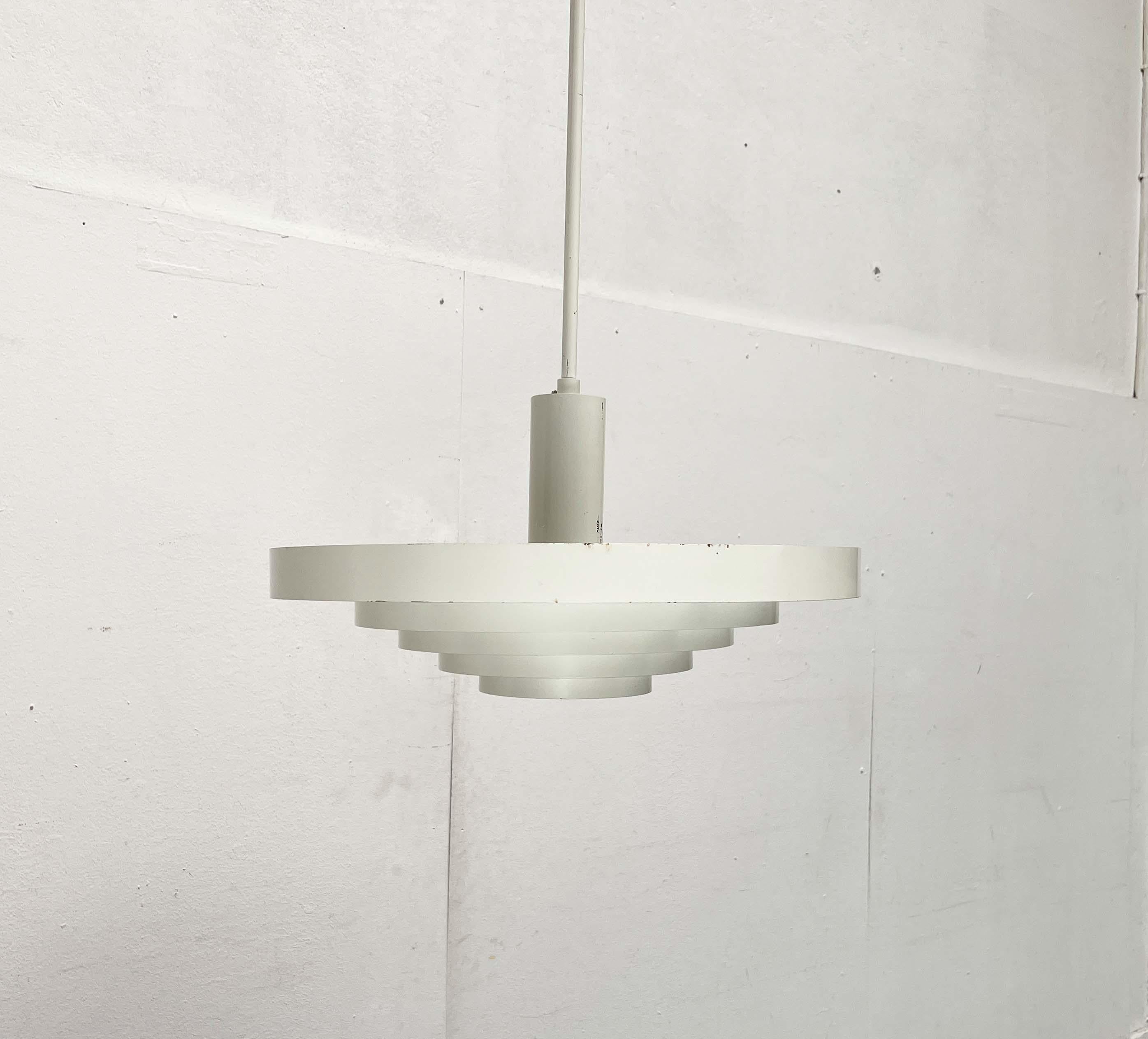 Lampada a sospensione minimalista di metà secolo Paavo Tynell, Idman, anni '60 in vendita 3