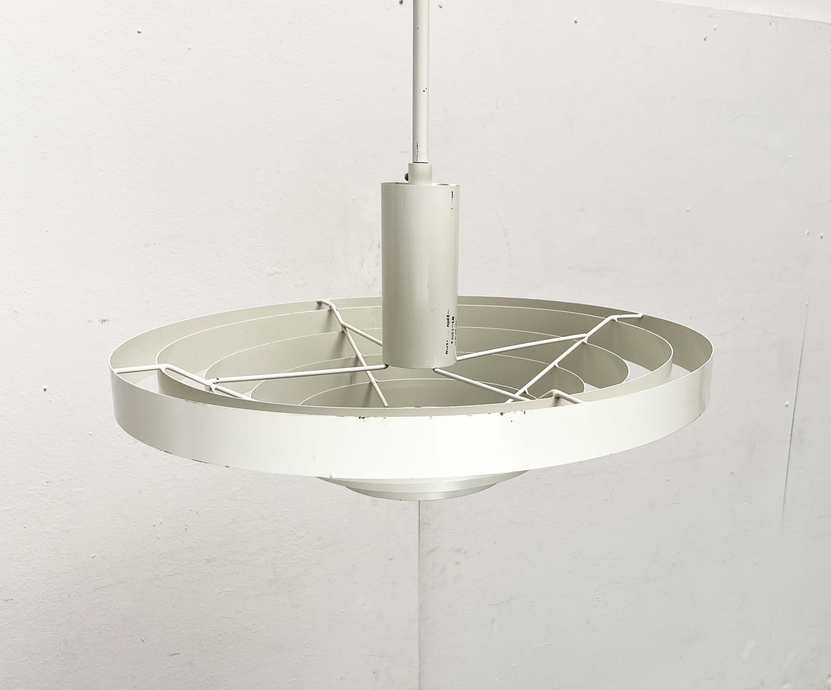 Lampada a sospensione minimalista di metà secolo Paavo Tynell, Idman, anni '60 in vendita 4