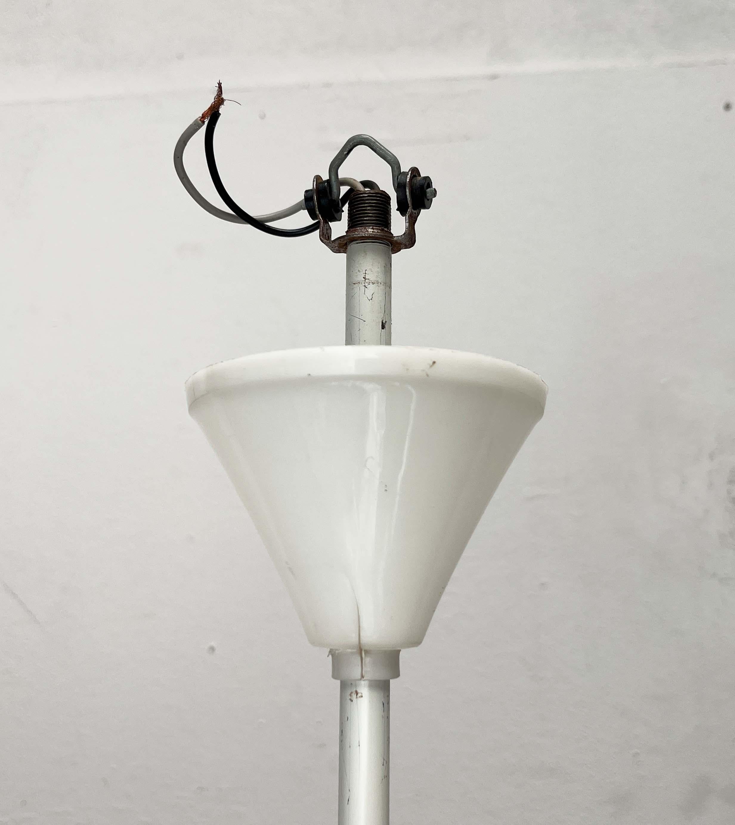 Lampada a sospensione minimalista di metà secolo Paavo Tynell, Idman, anni '60 in vendita 13