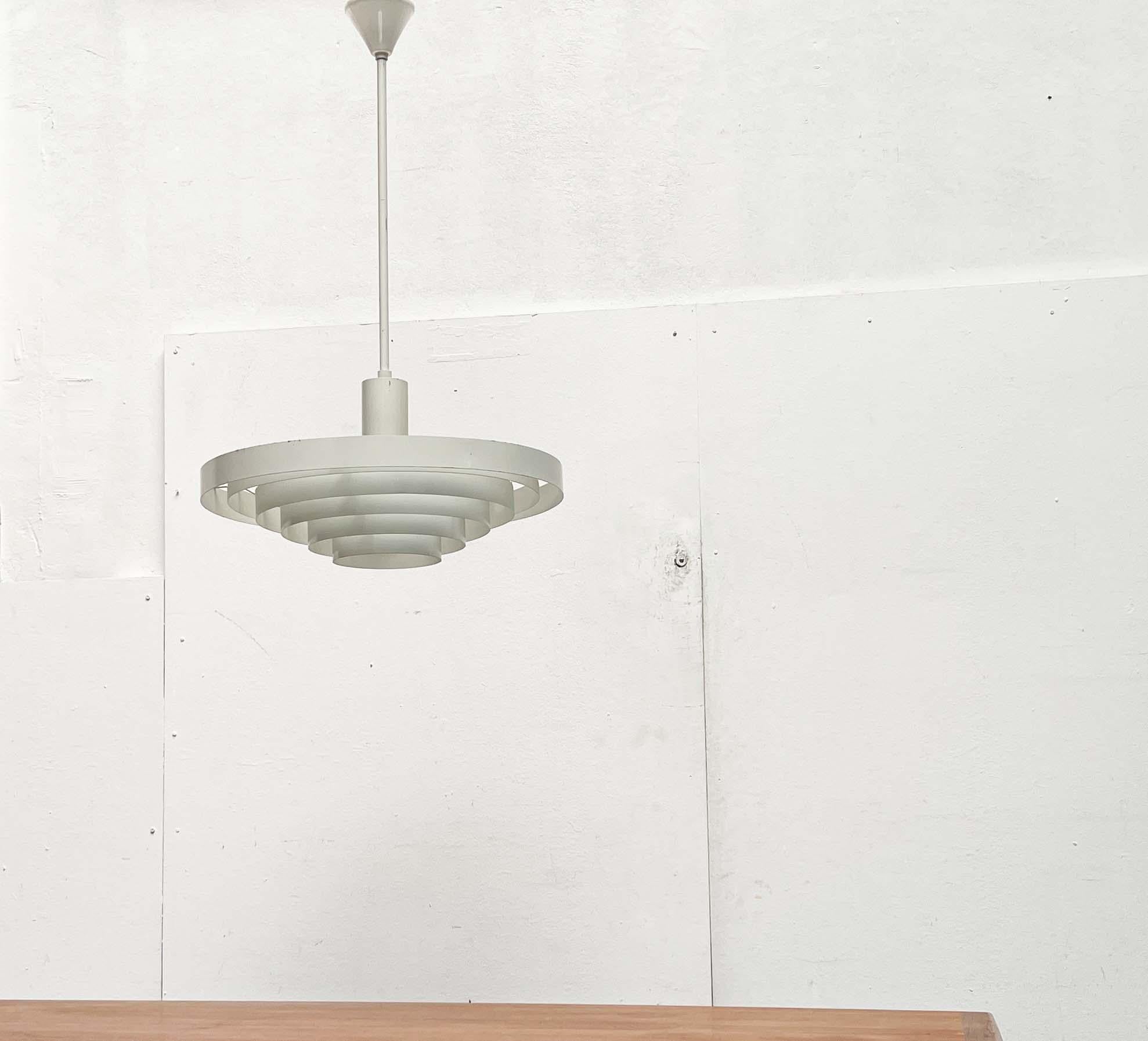 Mid-Century moderno Lampada a sospensione minimalista di metà secolo Paavo Tynell, Idman, anni '60 in vendita