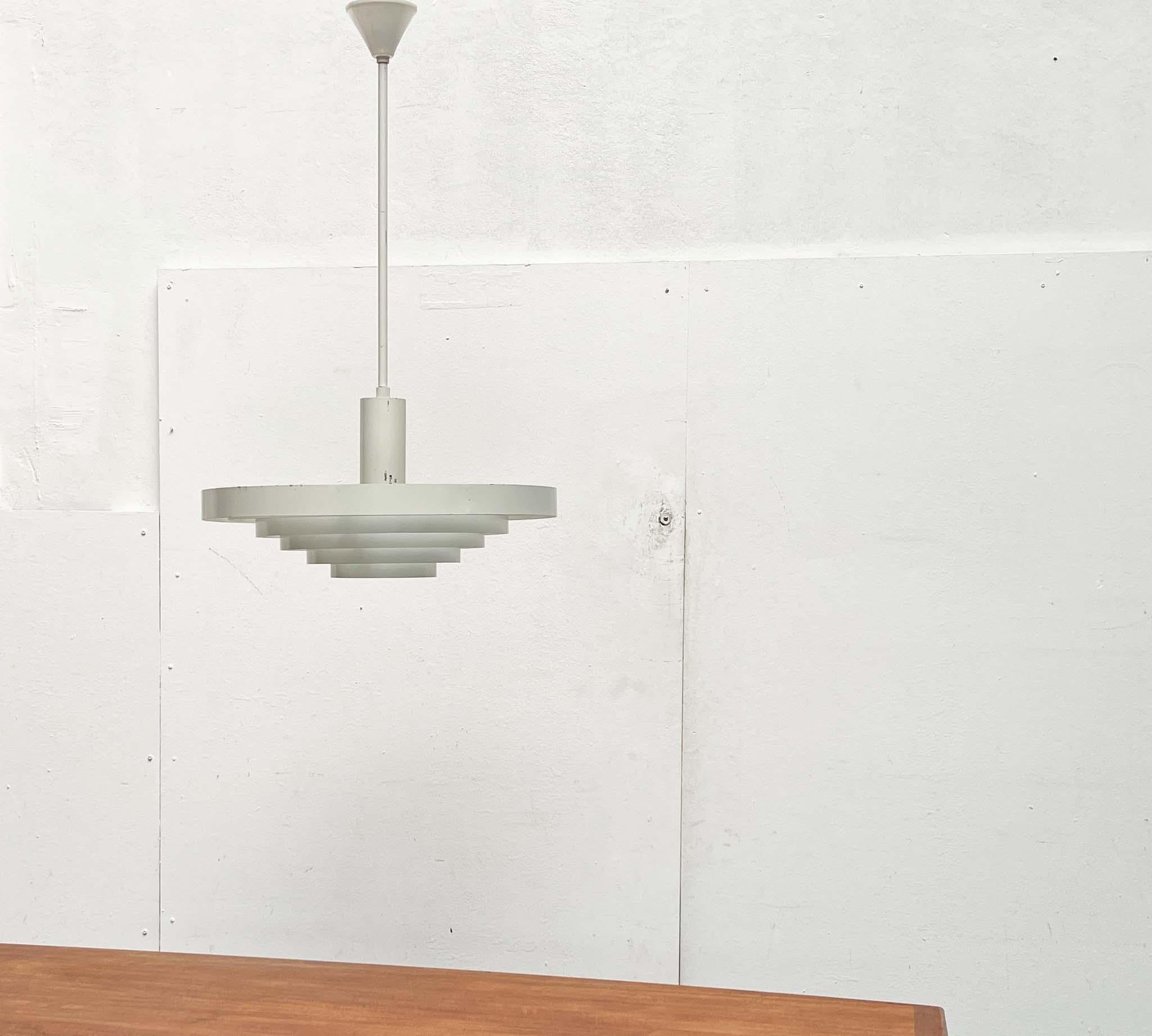 Metà XX secolo Lampada a sospensione minimalista di metà secolo Paavo Tynell, Idman, anni '60 in vendita