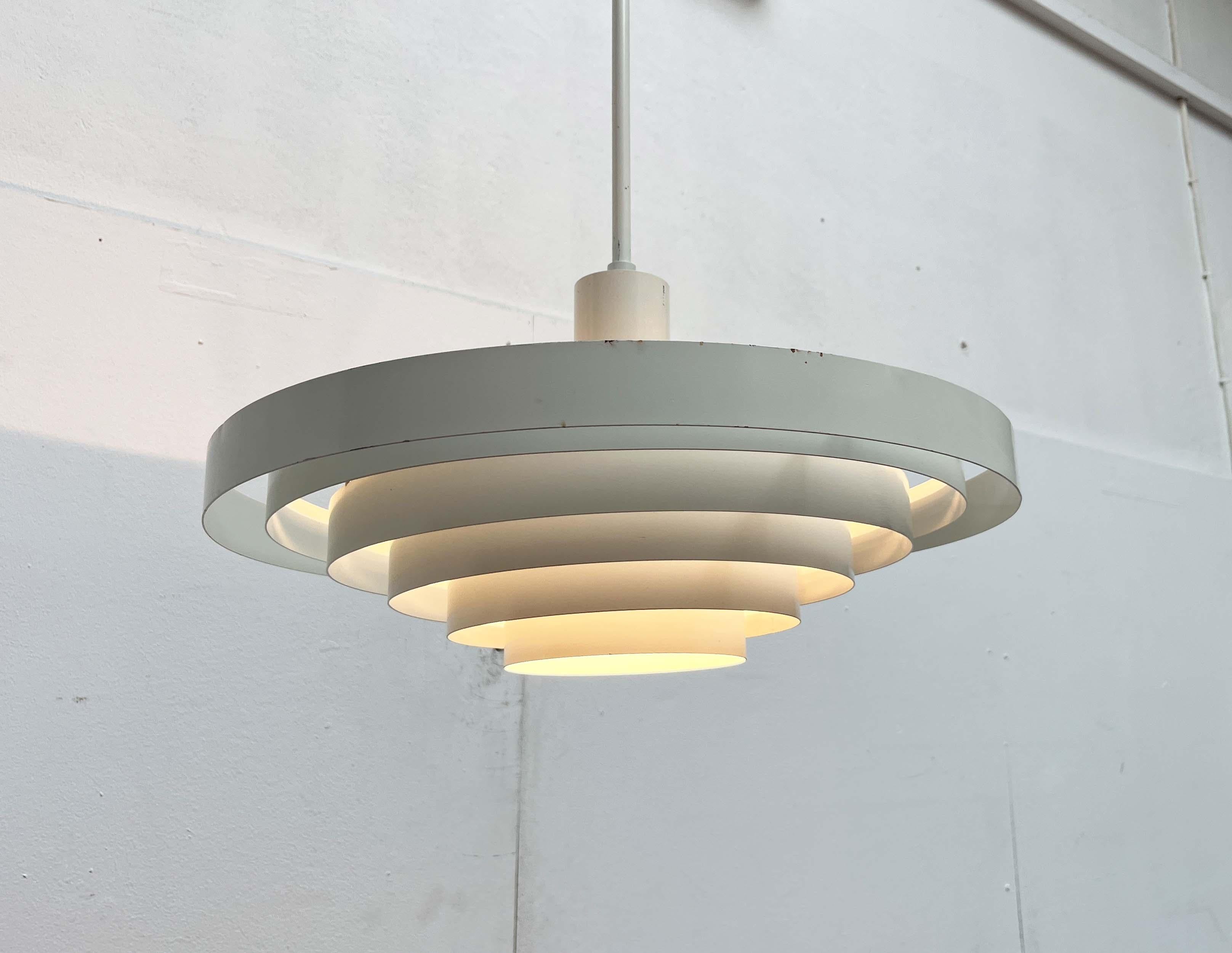 Metallo Lampada a sospensione minimalista di metà secolo Paavo Tynell, Idman, anni '60 in vendita