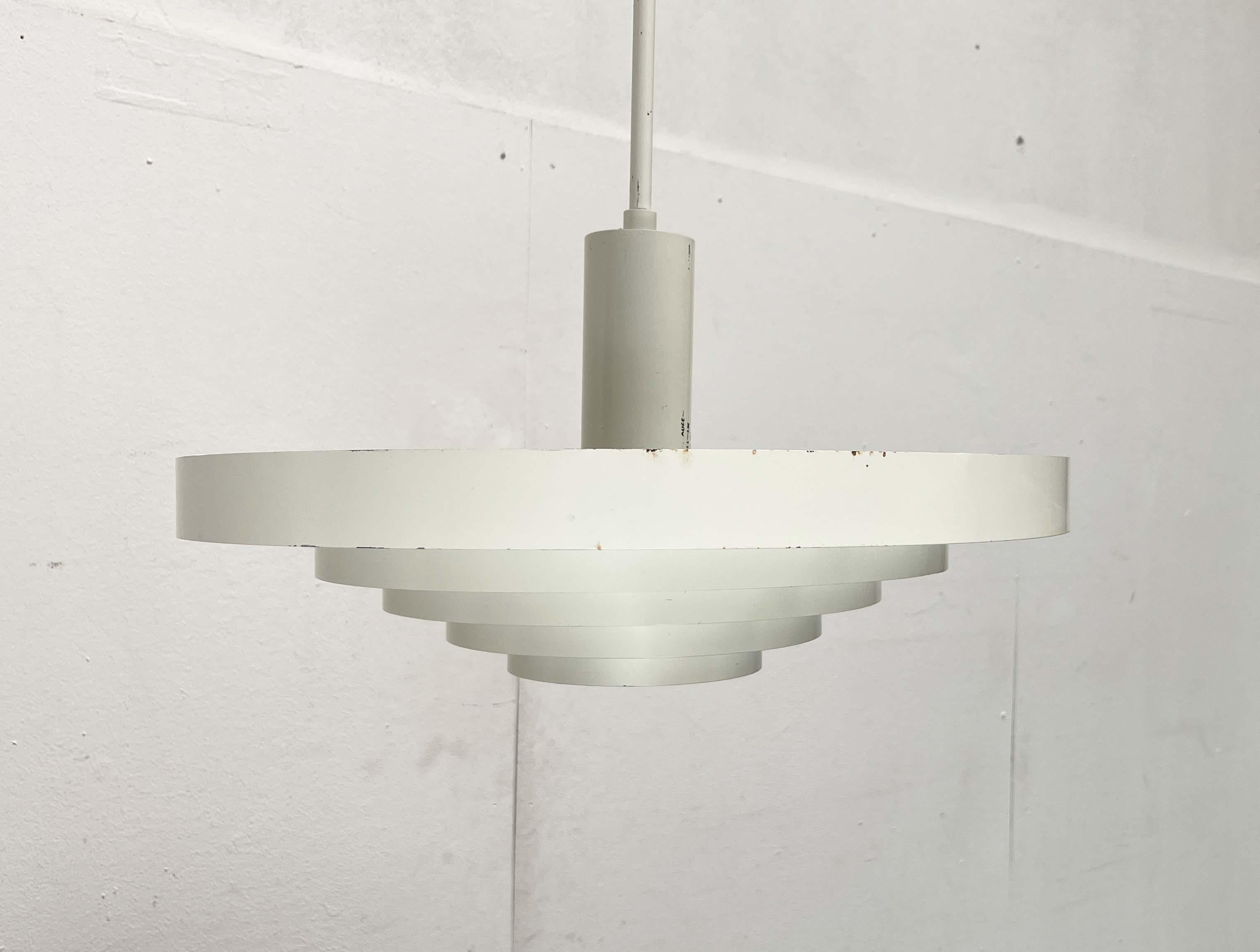 Lampada a sospensione minimalista di metà secolo Paavo Tynell, Idman, anni '60 in vendita 2
