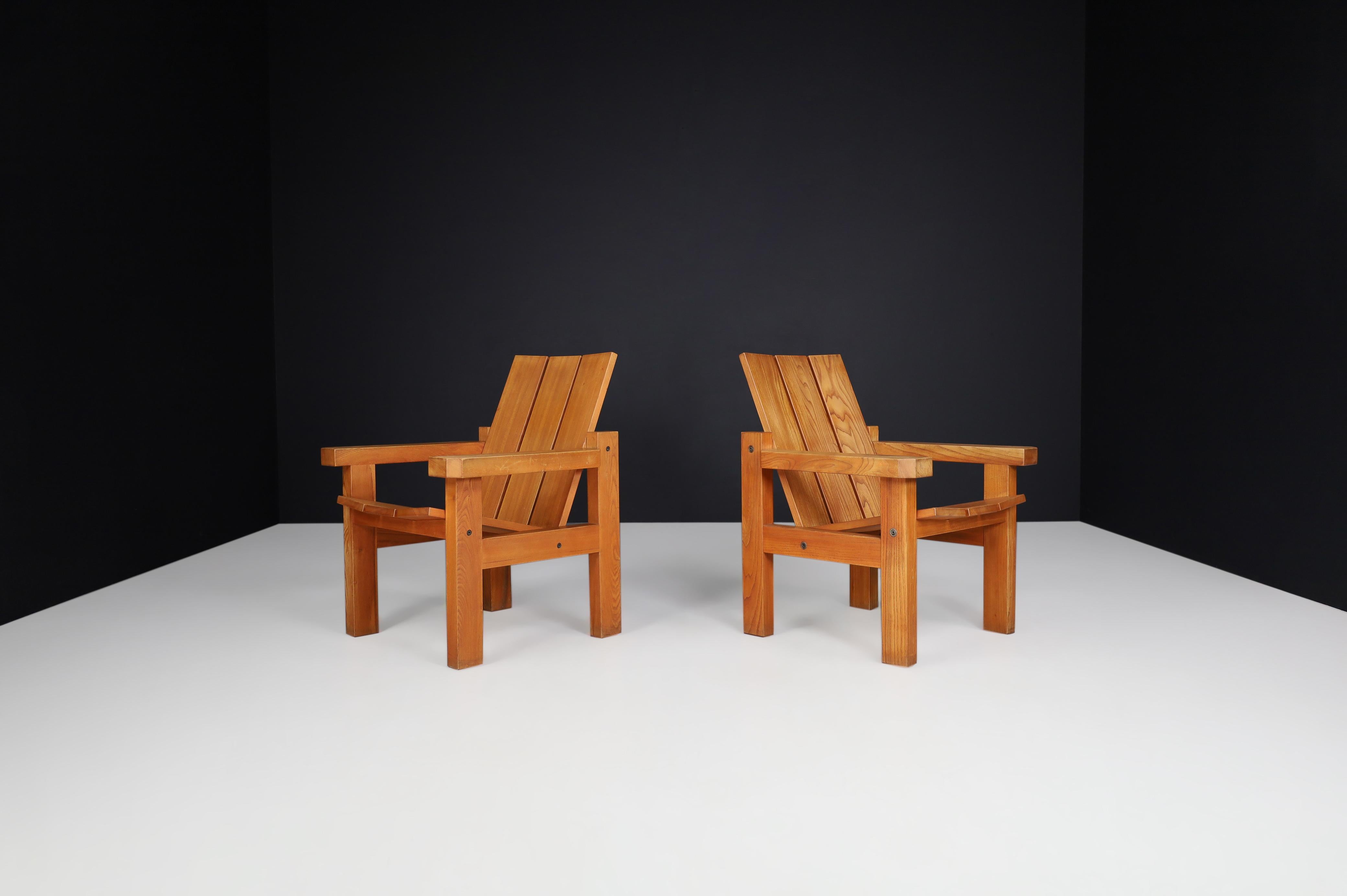 Mid-Century Modern - minimalist lounge chairs in solid Elm, France 1960s

Mid-Century Modern - minimalist lounge chairs made and designed in 1960 in France. These rare model chairs are made from solid elm wood like the Pierre Chapo and Wim