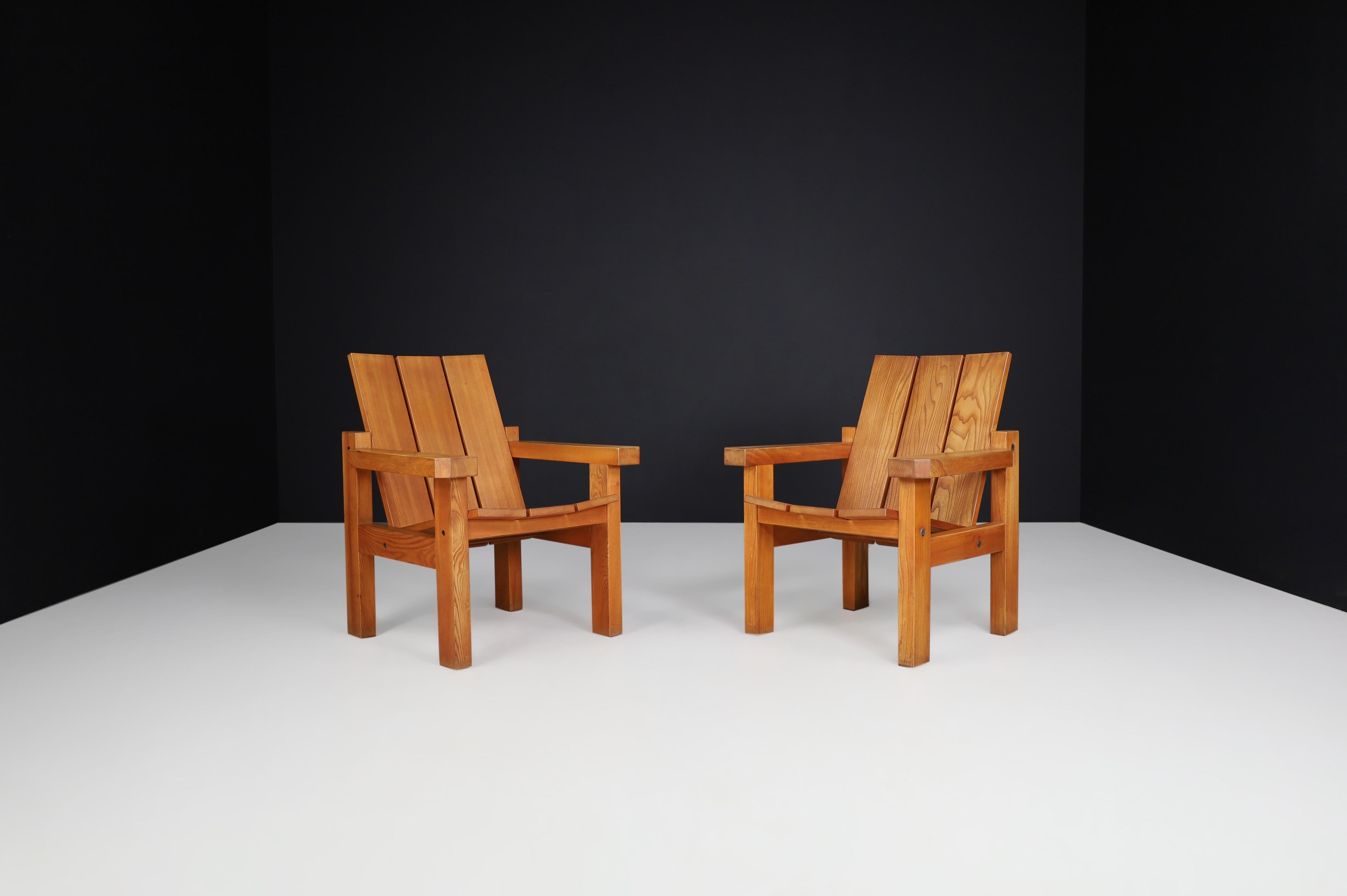 Mid-Century Modern Chaises longues minimalistes en orme massif de style moderne du milieu du siècle, France, années 1960 en vente
