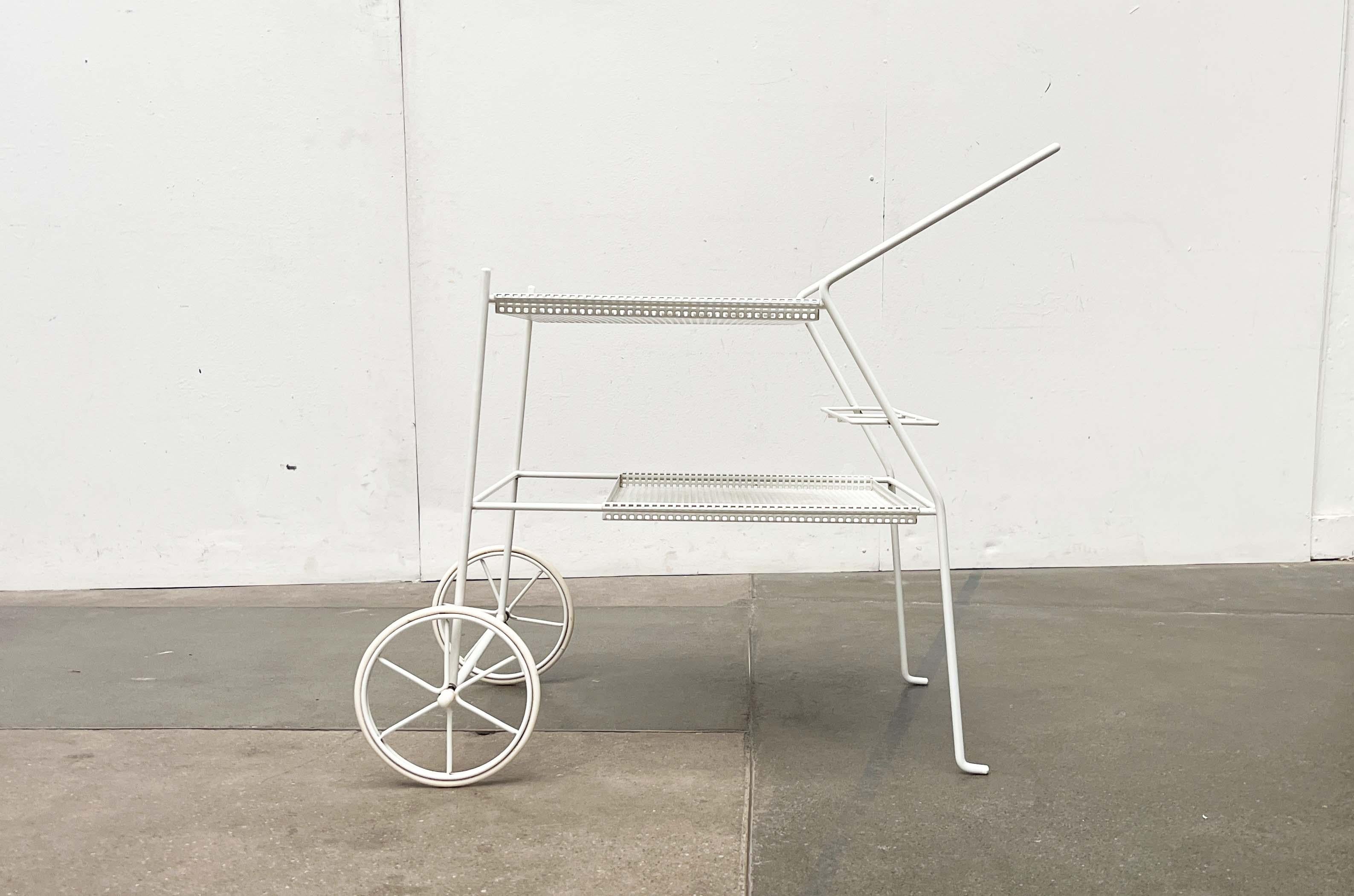 Chariot de service de bar minimaliste en métal perforé moderne du milieu du siècle dernier, années 1960 en vente 9