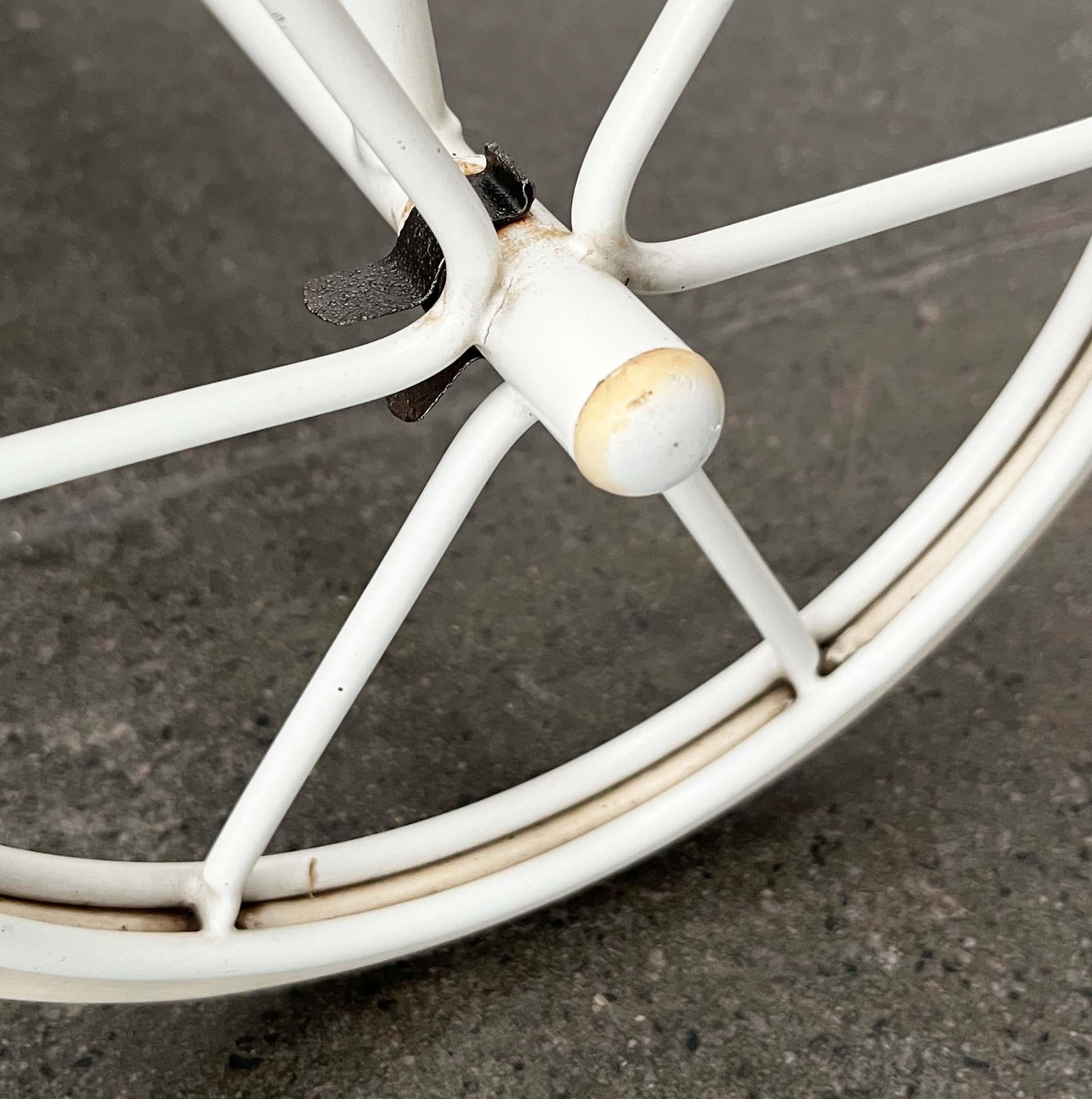 Chariot de service de bar minimaliste en métal perforé moderne du milieu du siècle dernier, années 1960 en vente 13