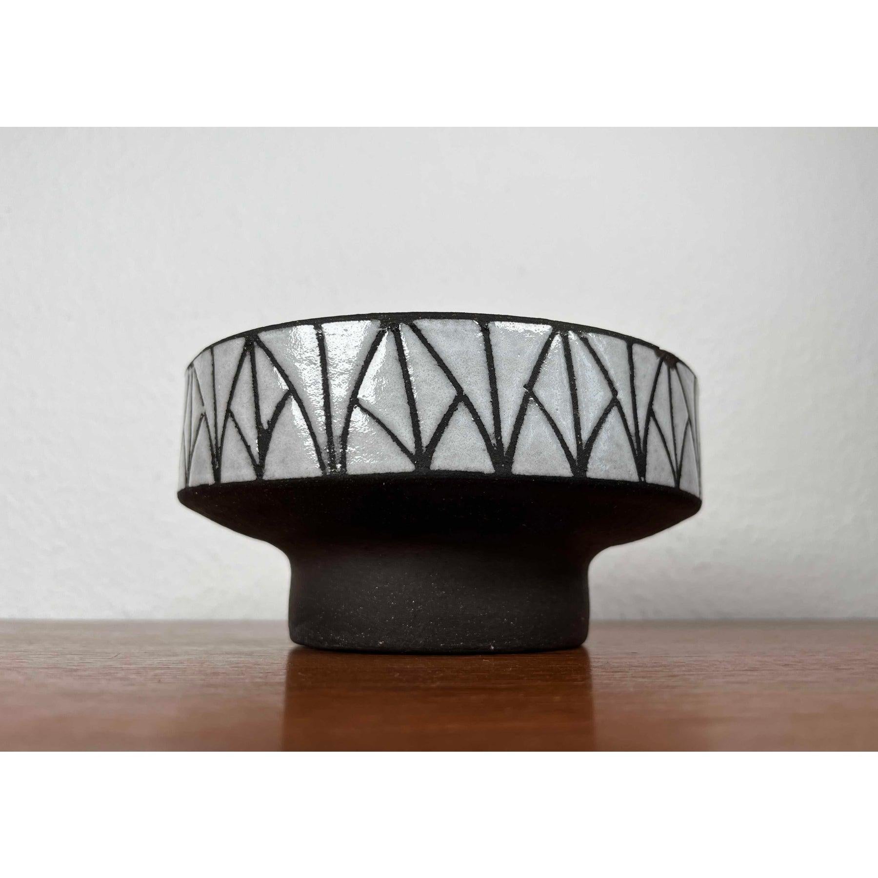 Mid-Century Modern Minimalist Studio Pottery Vase, 1960s For Sale 5