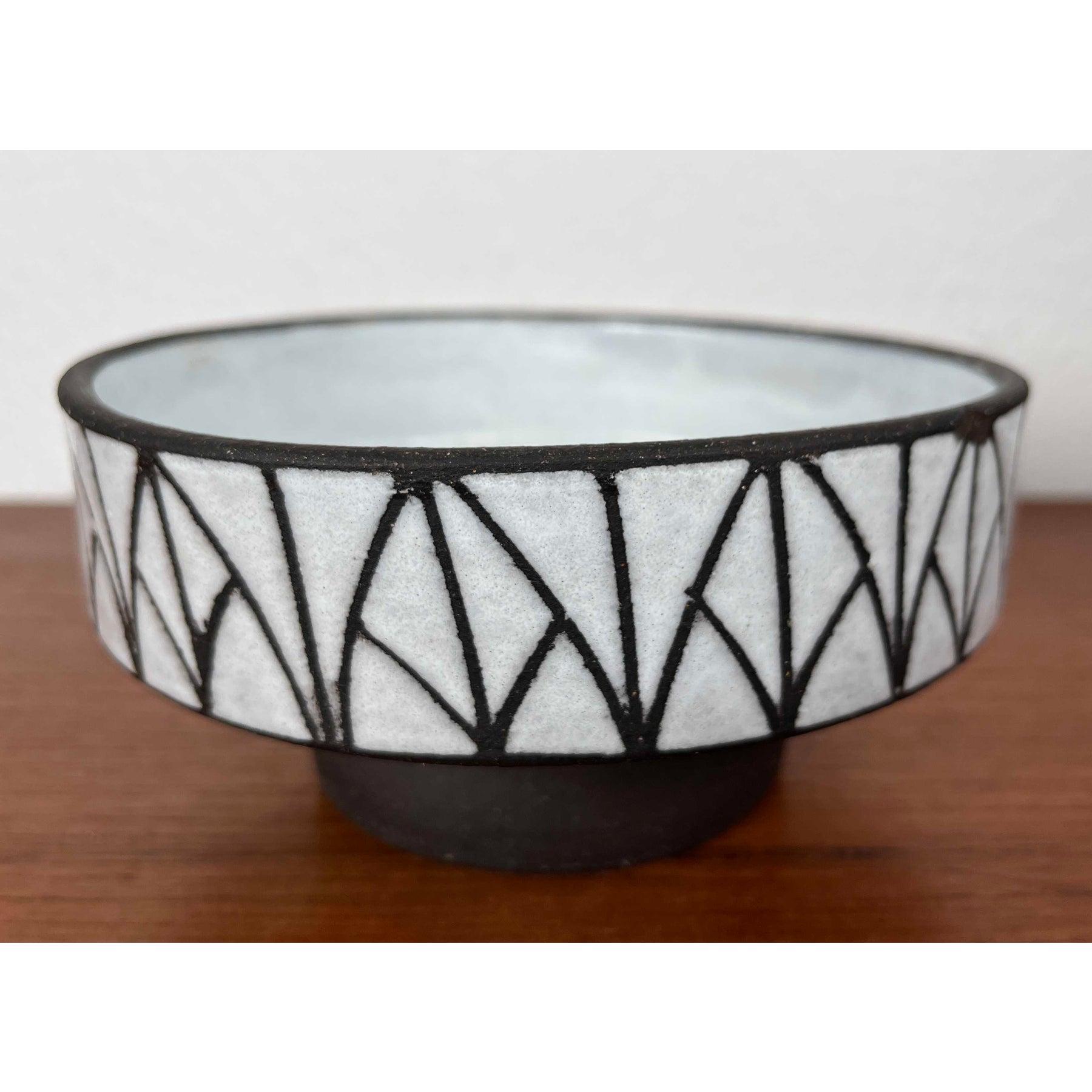Mid-Century Modern Minimalist Studio Pottery Vase, 1960s For Sale 8
