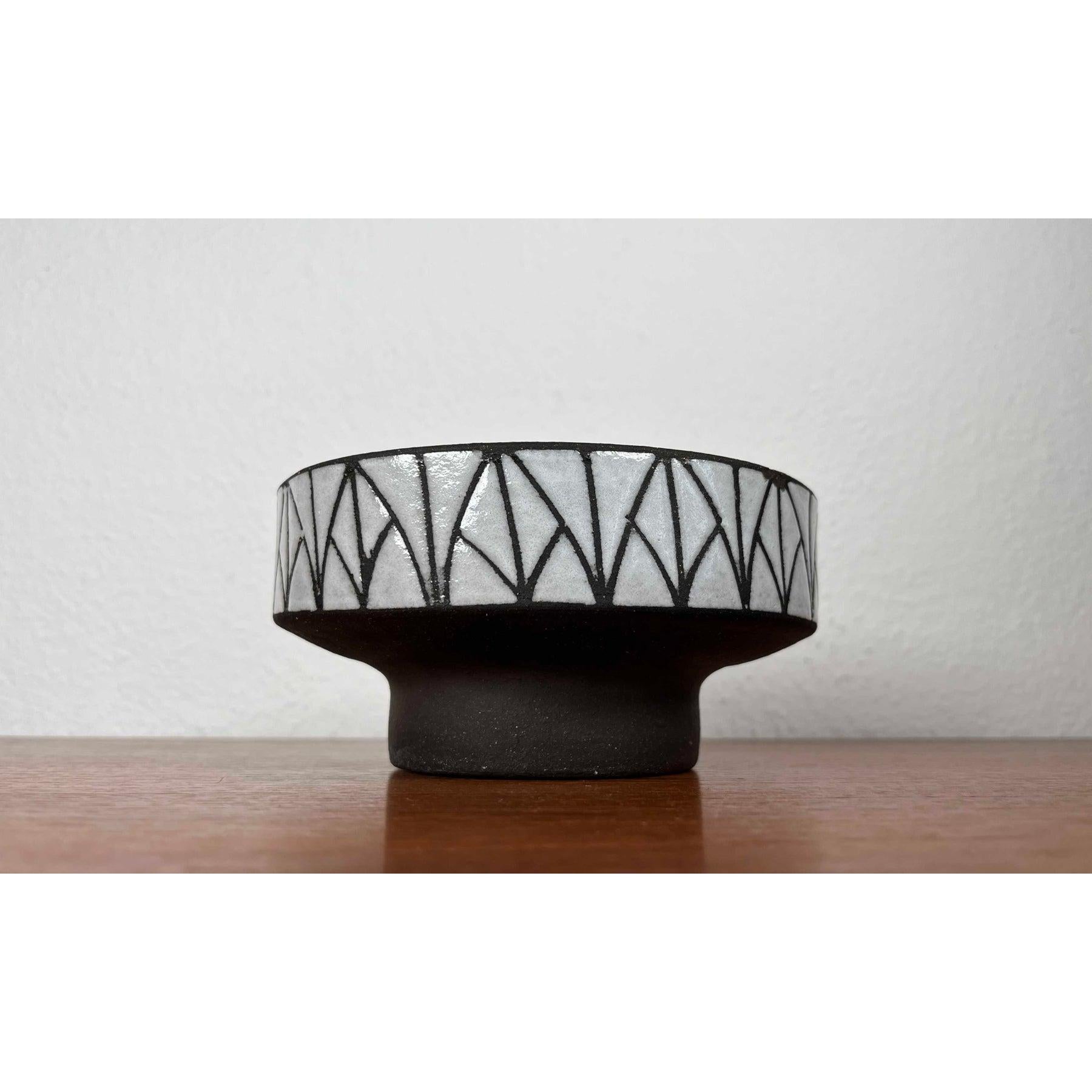 Mid-Century Modern Minimalist Studio Pottery Vase, 1960s For Sale 10