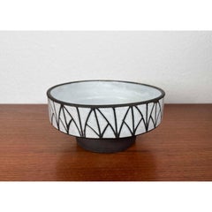 Mid-Century Modern Minimalist Studio Pottery Vase, 1960s