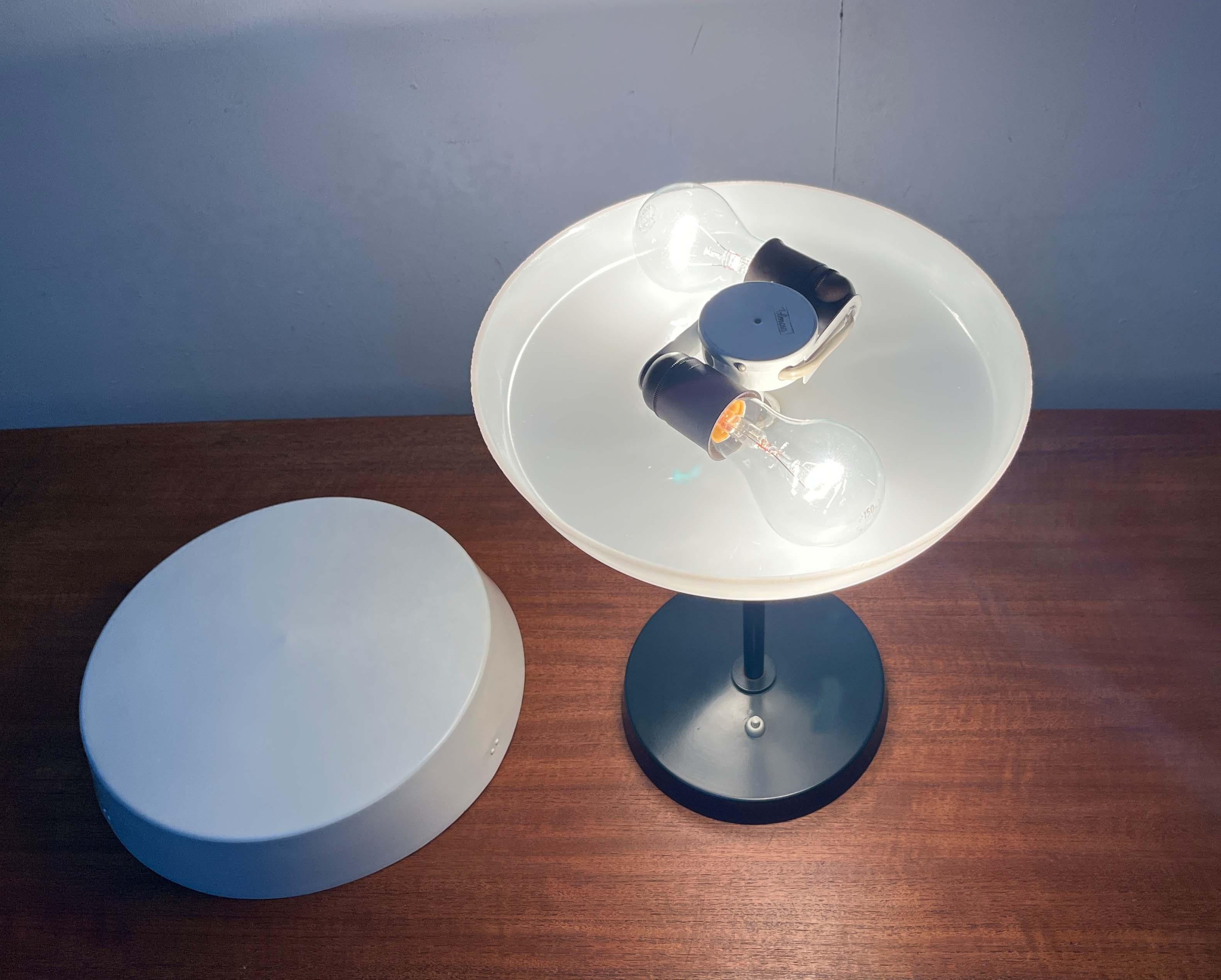 Mid-Century Modern Minimalist Table Lamp by Voitto Haapalainen for Idman Finland For Sale 4