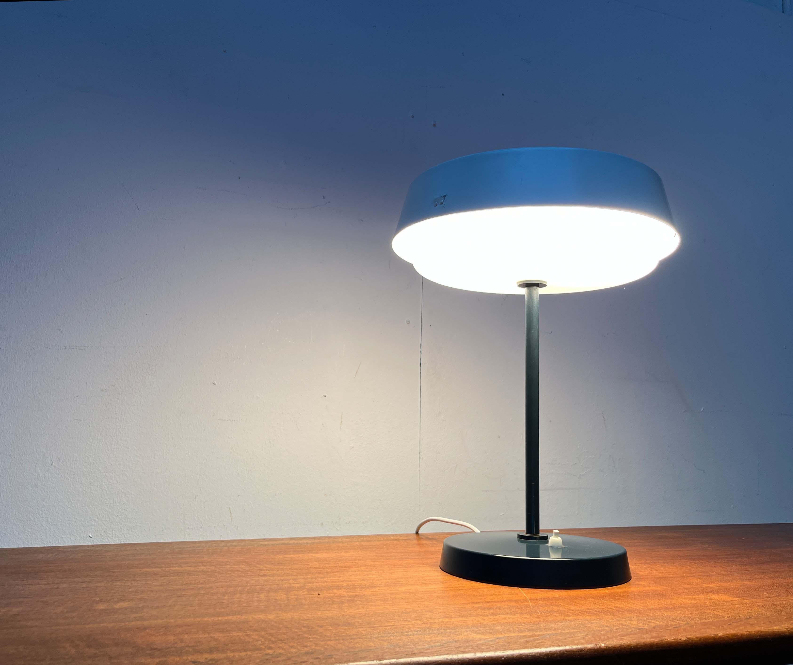 Mid-Century Modern Minimalist Table Lamp by Voitto Haapalainen for Idman Finland For Sale 7