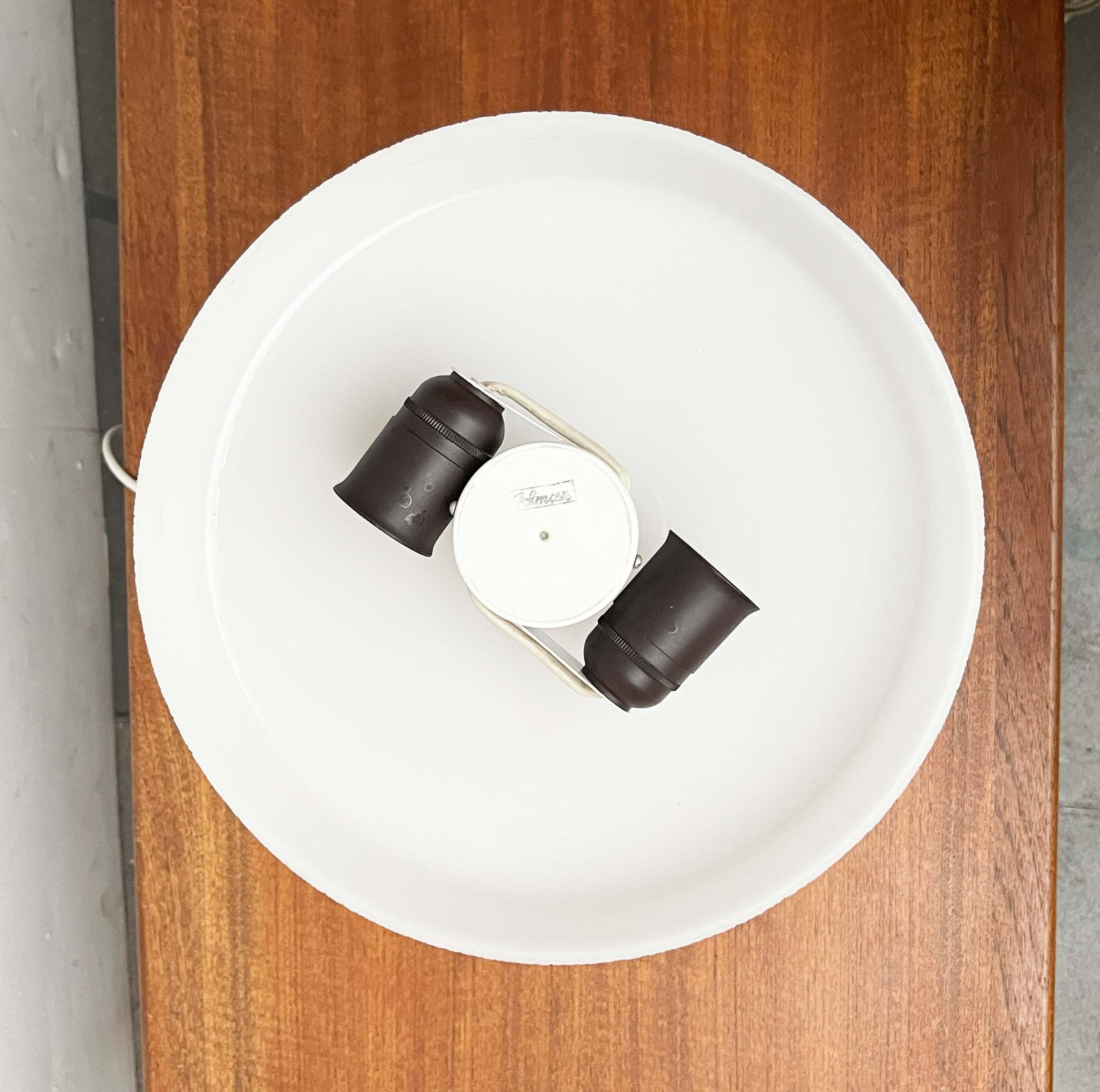 Mid-Century Modern Minimalist Table Lamp by Voitto Haapalainen for Idman Finland For Sale 8