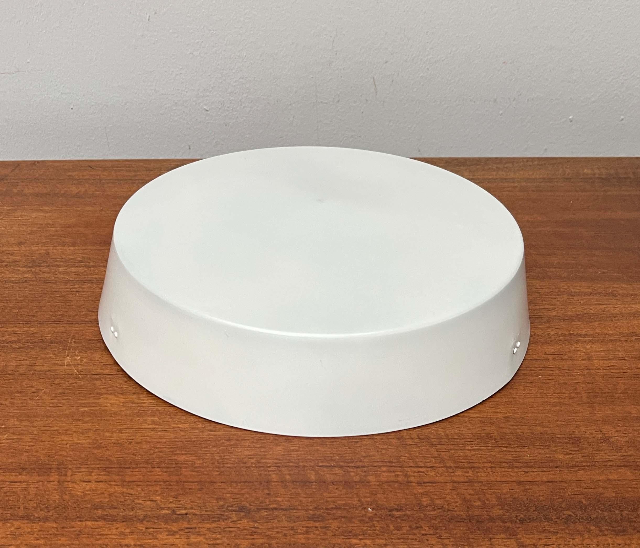 Mid-Century Modern Minimalist Table Lamp by Voitto Haapalainen for Idman Finland For Sale 10