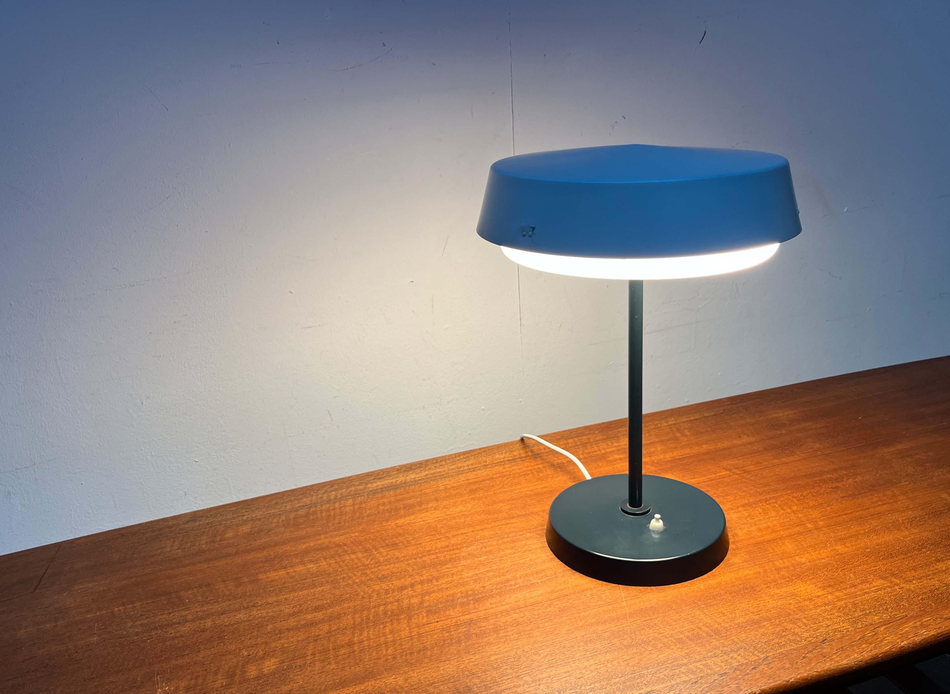 Finnish Mid-Century Modern Minimalist Table Lamp by Voitto Haapalainen for Idman Finland For Sale