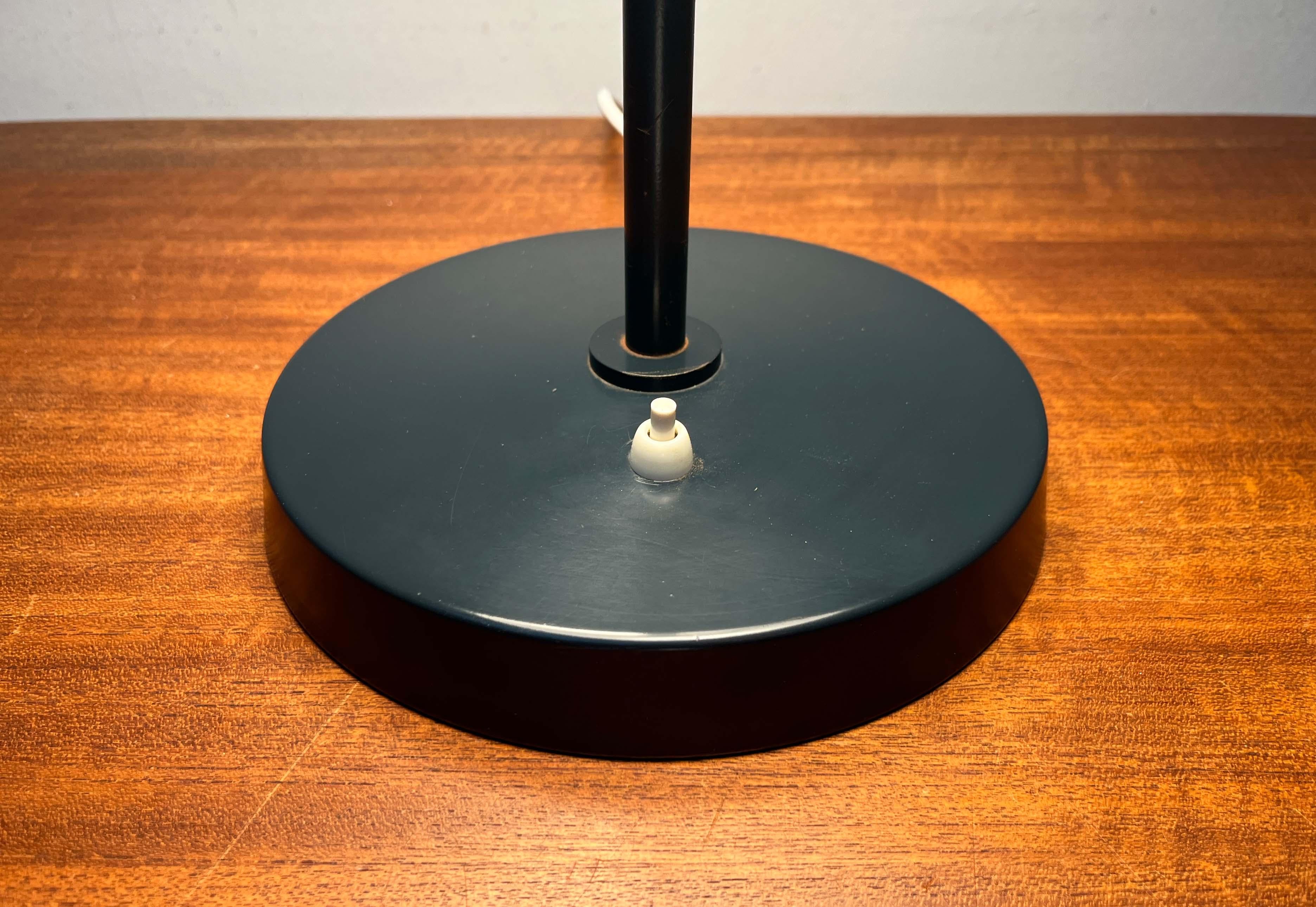 Mid-Century Modern Minimalist Table Lamp by Voitto Haapalainen for Idman Finland In Good Condition For Sale In Hamburg, DE