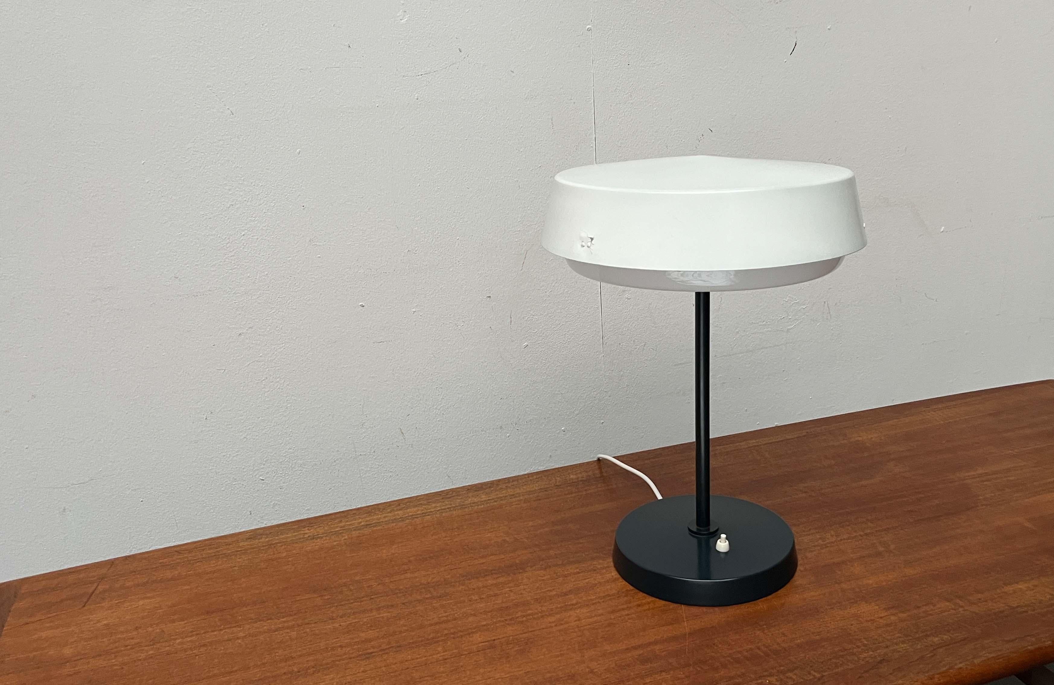 Metal Mid-Century Modern Minimalist Table Lamp by Voitto Haapalainen for Idman Finland For Sale