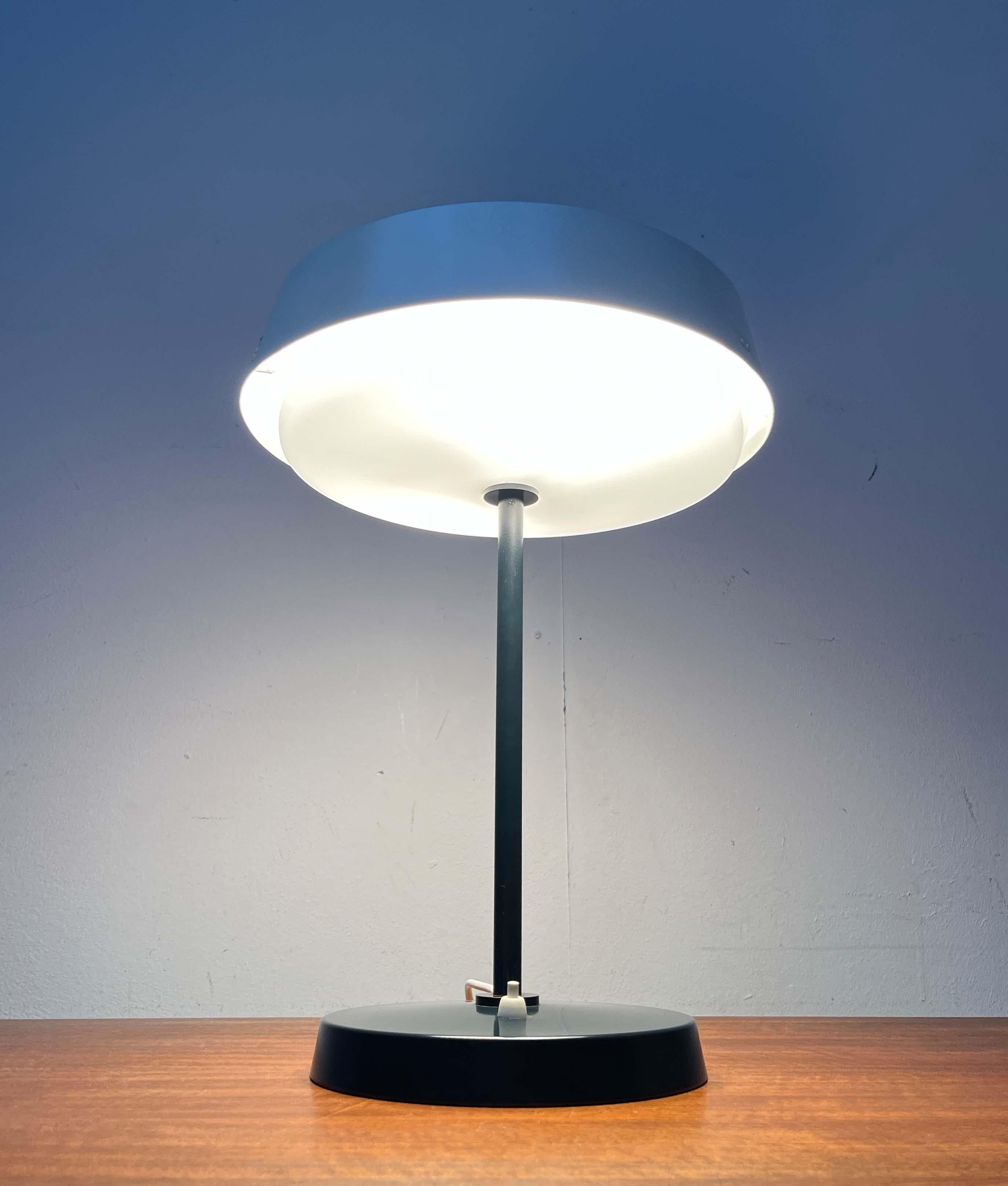 Mid-Century Modern Minimalist Table Lamp by Voitto Haapalainen for Idman Finland For Sale 1