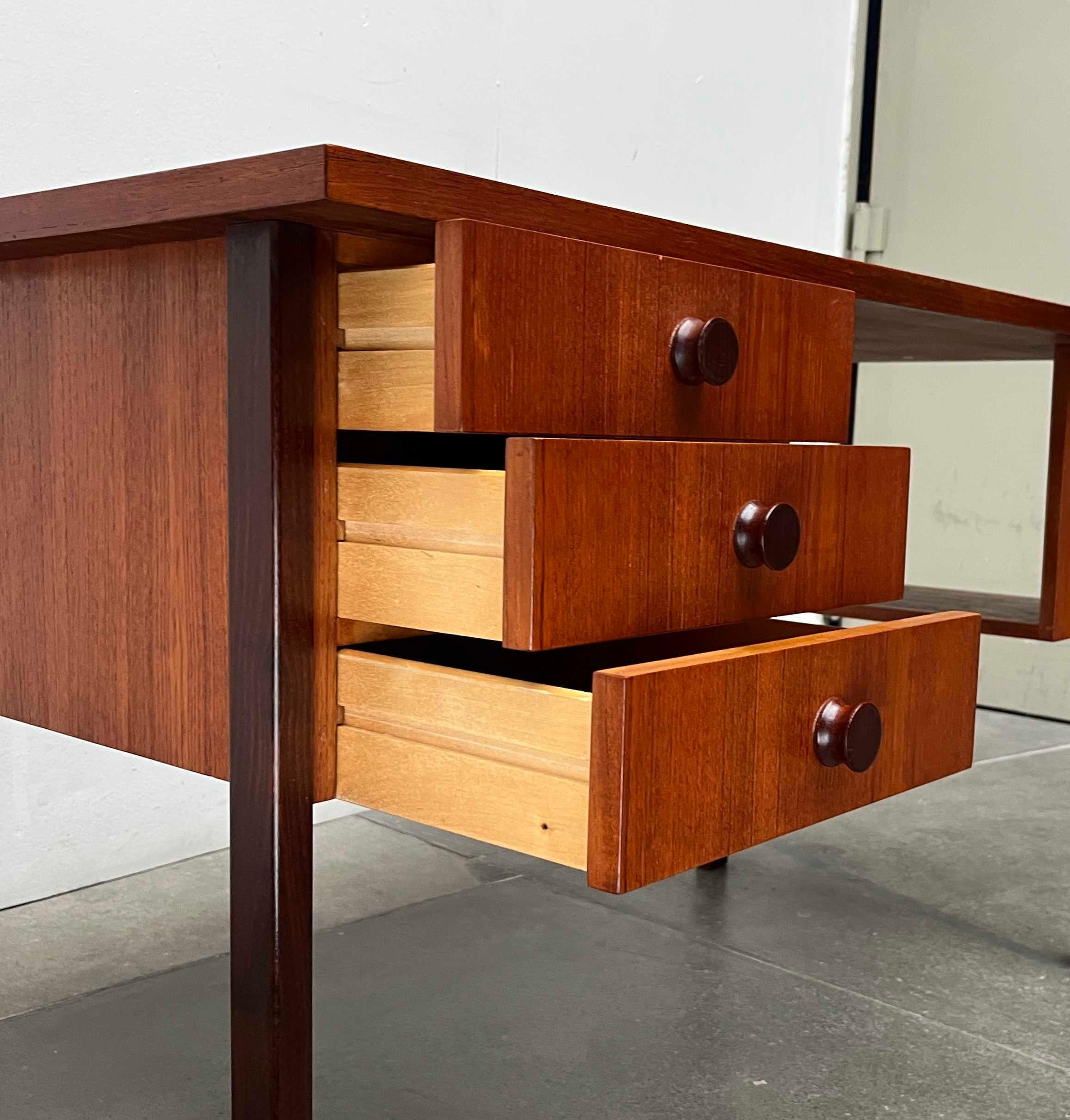 Mid-Century Modern Minimalist Teak Desk from Asko Finland, 1960s For Sale 6